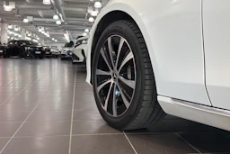 valkoinen Mercedes-Benz E 2019 kuva 10.