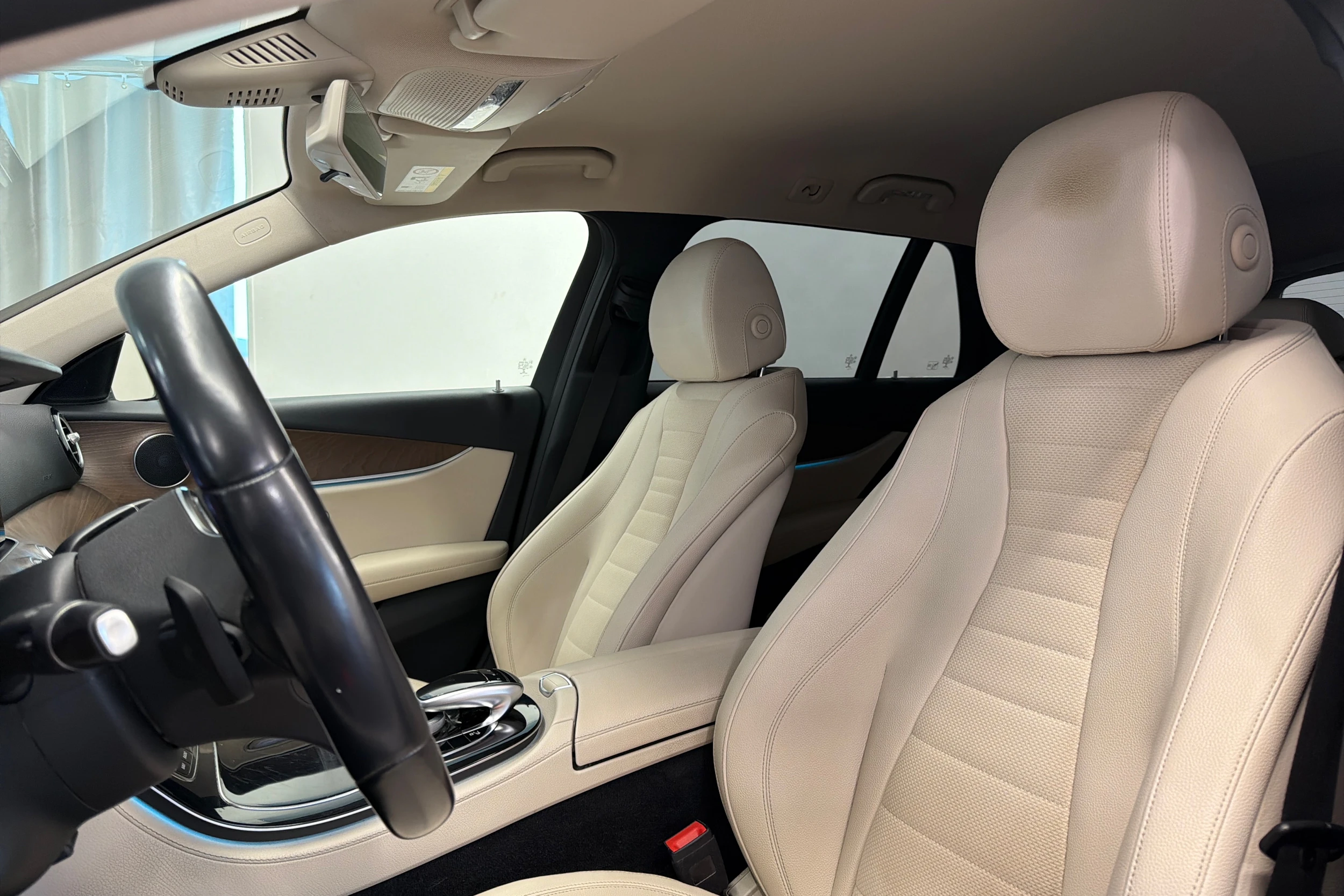 valkoinen Mercedes-Benz E 2019 kuva 13.