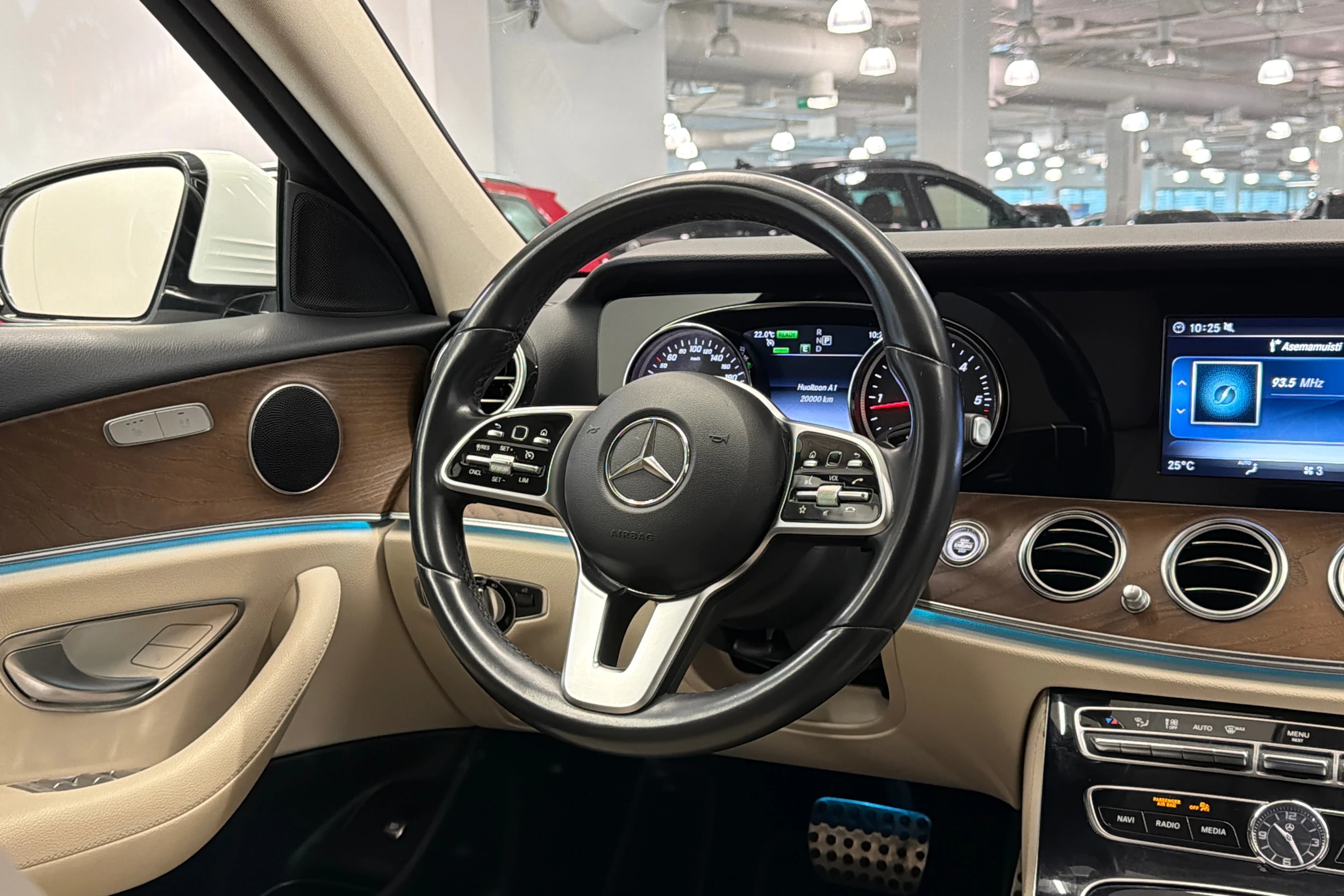 valkoinen Mercedes-Benz E 2019 kuva 14.