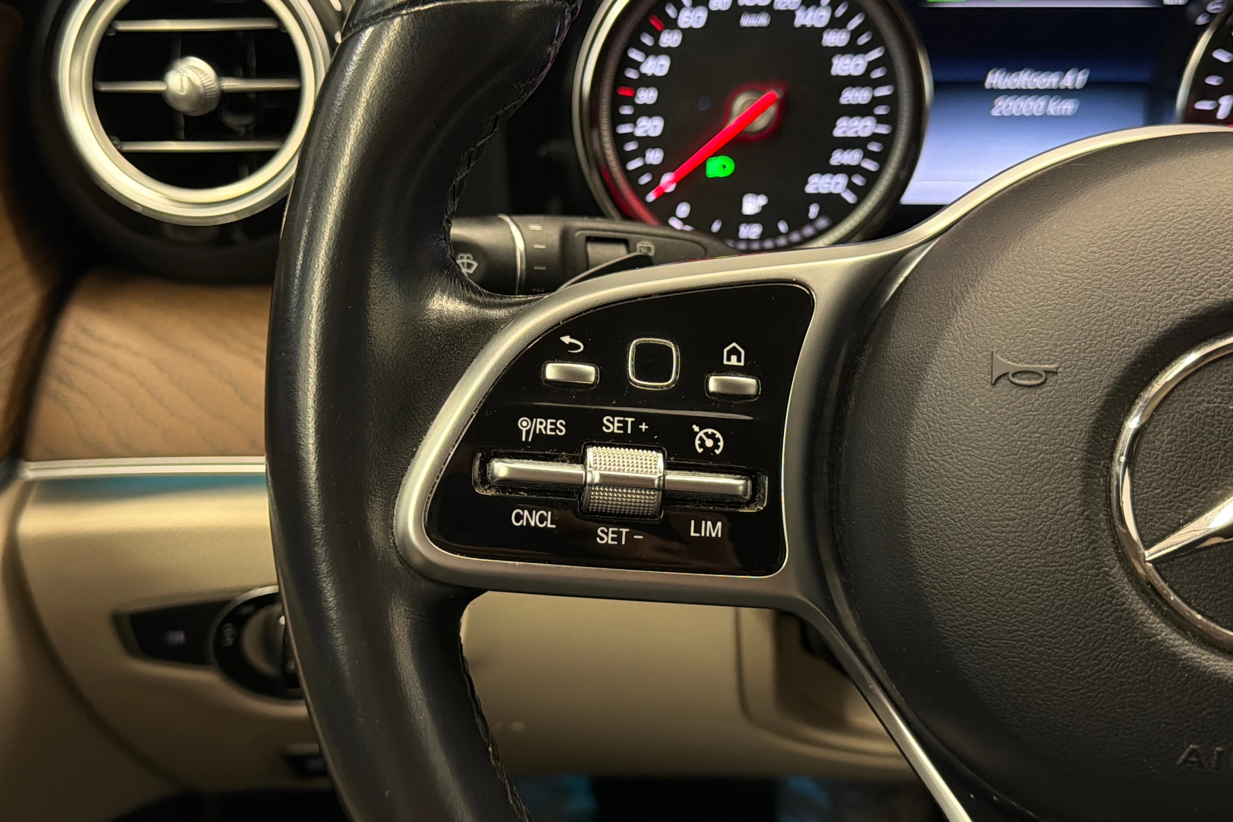 valkoinen Mercedes-Benz E 2019 kuva 15.