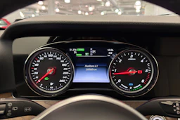 valkoinen Mercedes-Benz E 2019 kuva 17.