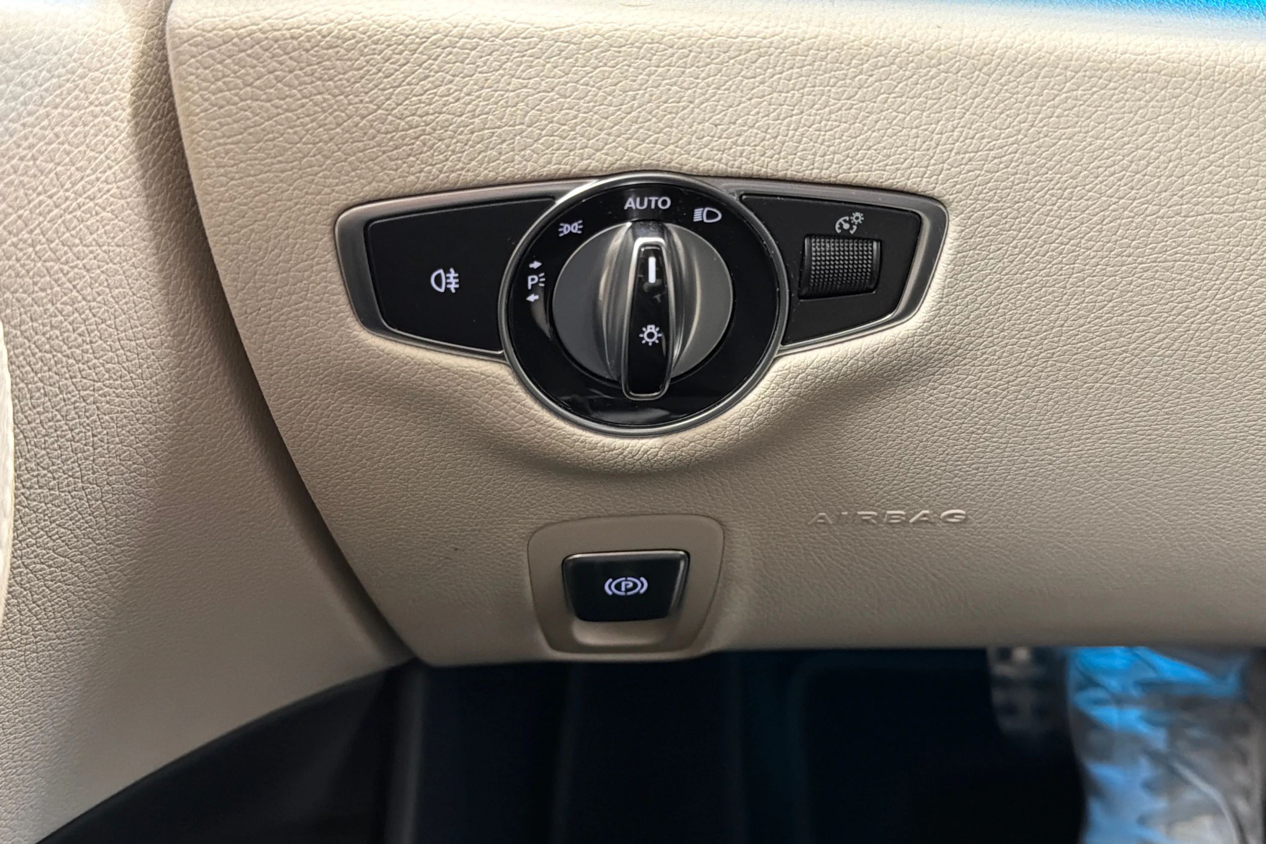 valkoinen Mercedes-Benz E 2019 kuva 19.
