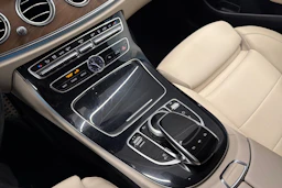 valkoinen Mercedes-Benz E 2019 kuva 22.