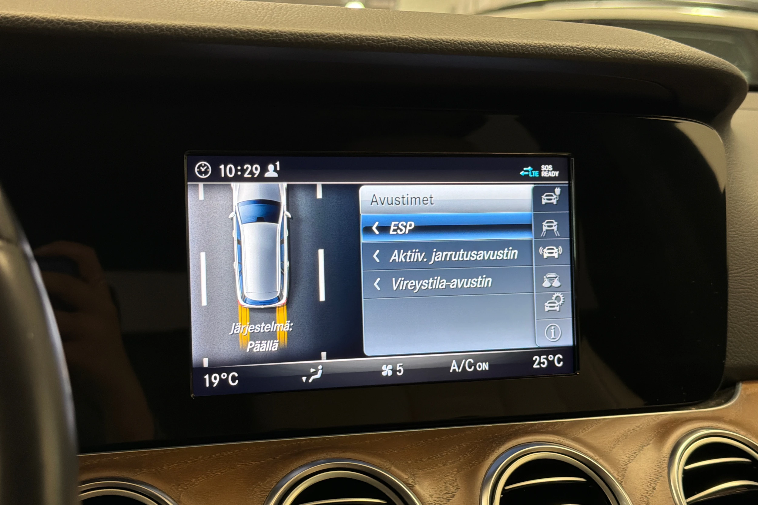 valkoinen Mercedes-Benz E 2019 kuva 27.