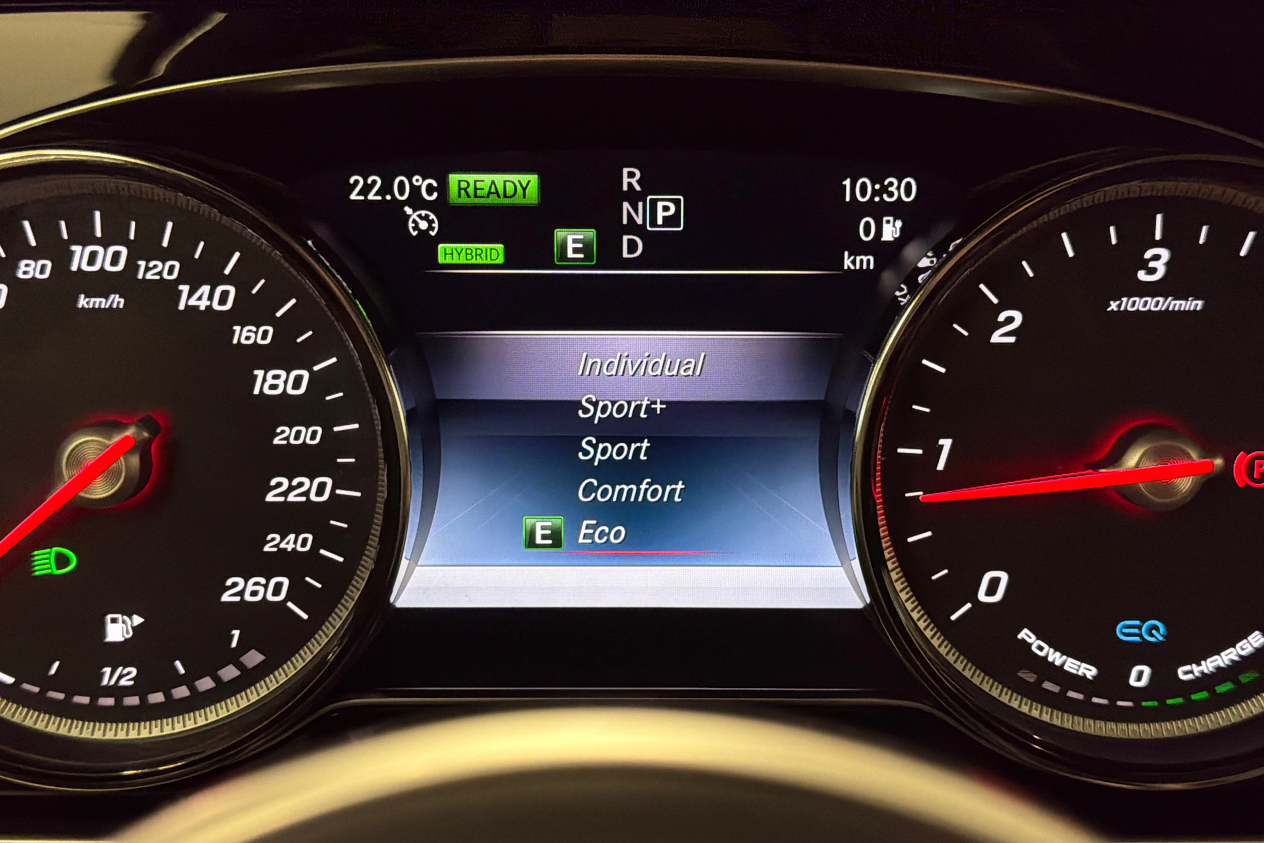 valkoinen Mercedes-Benz E 2019 kuva 28.