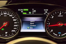 valkoinen Mercedes-Benz E 2019 kuva 28.