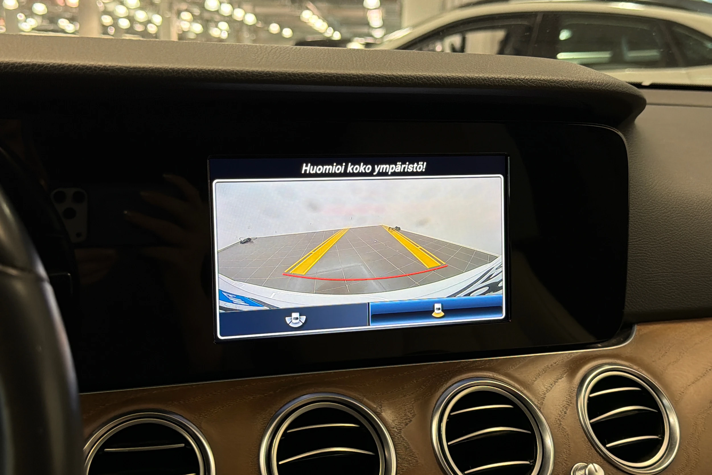 valkoinen Mercedes-Benz E 2019 kuva 30.