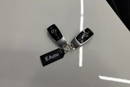 valkoinen Mercedes-Benz E 2019 kuva 31.