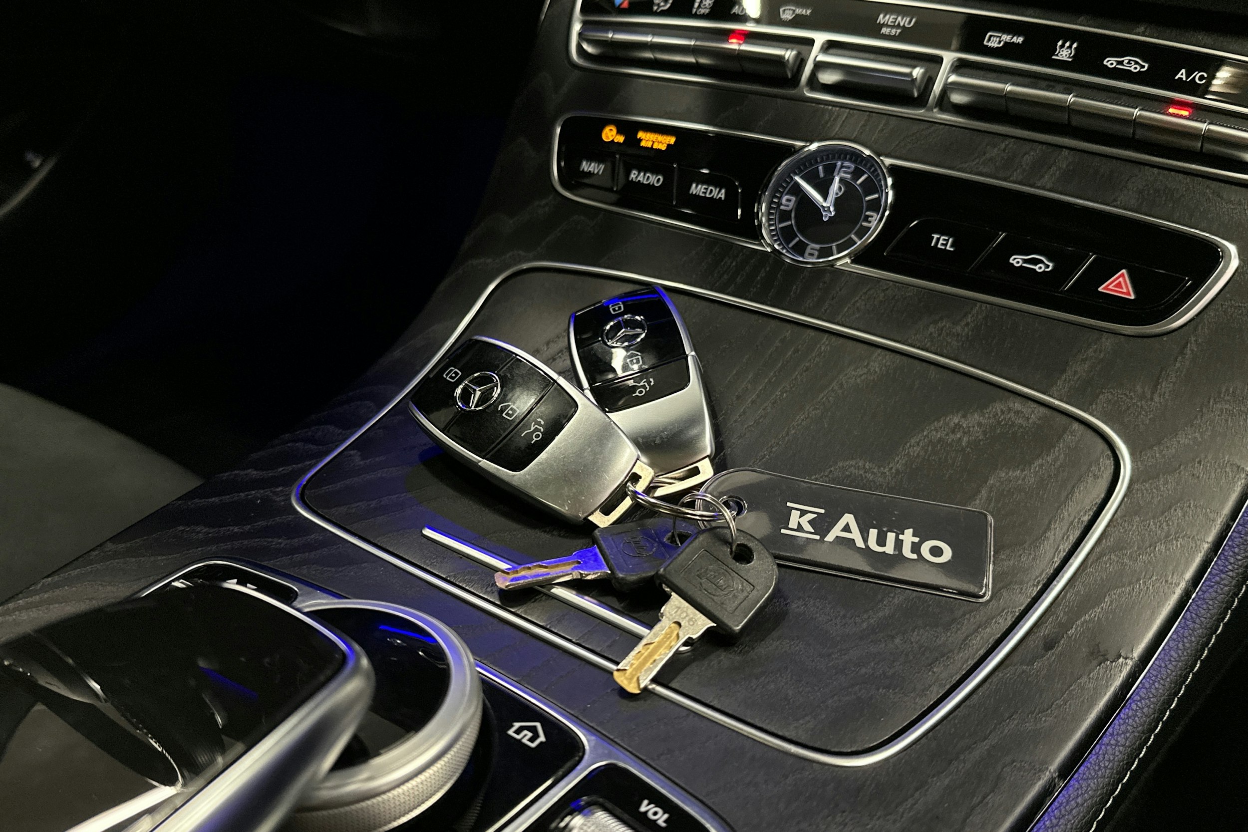 musta Mercedes-Benz E 2019 kuva 26.