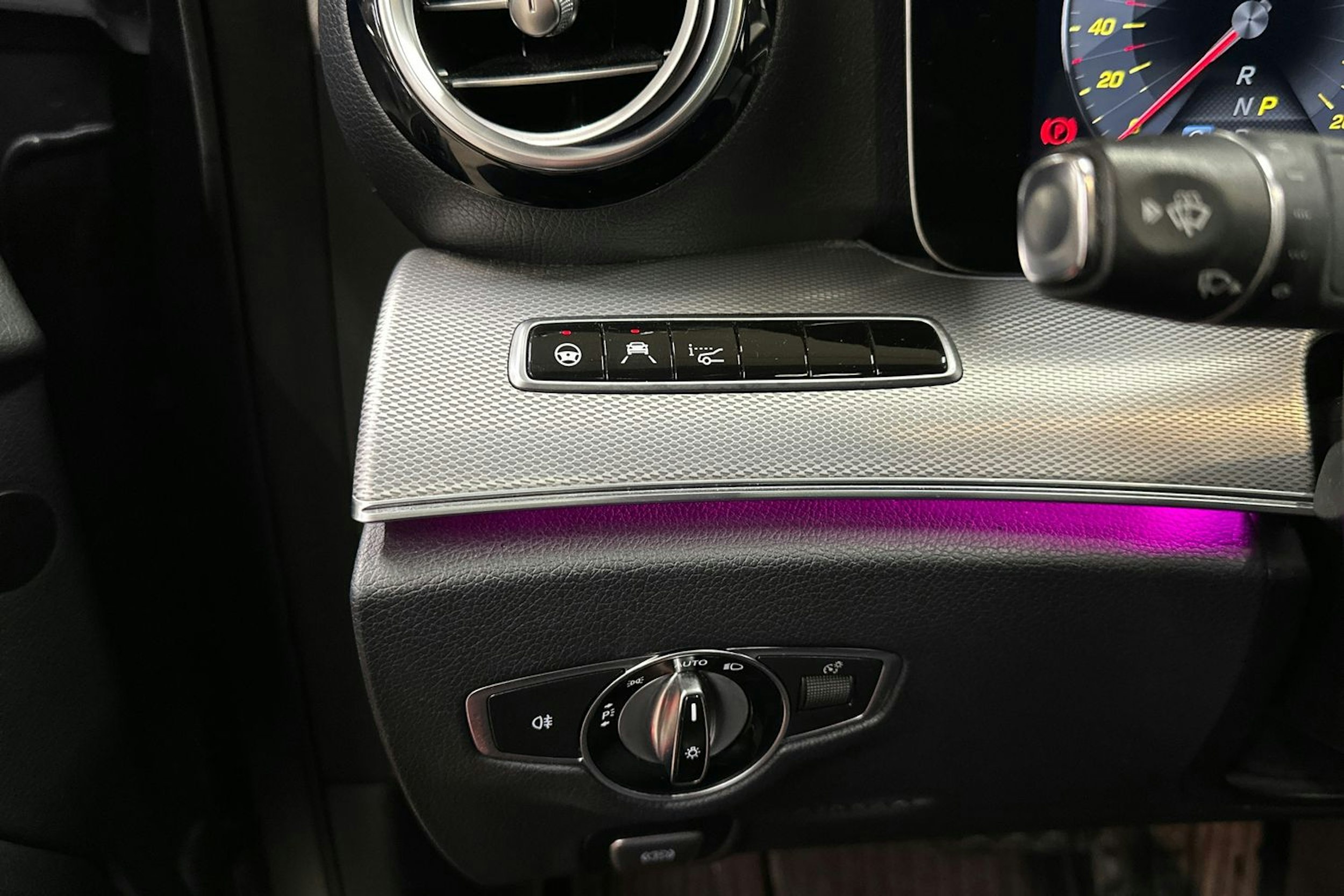 harmaa Mercedes-Benz E 2019 kuva 26.