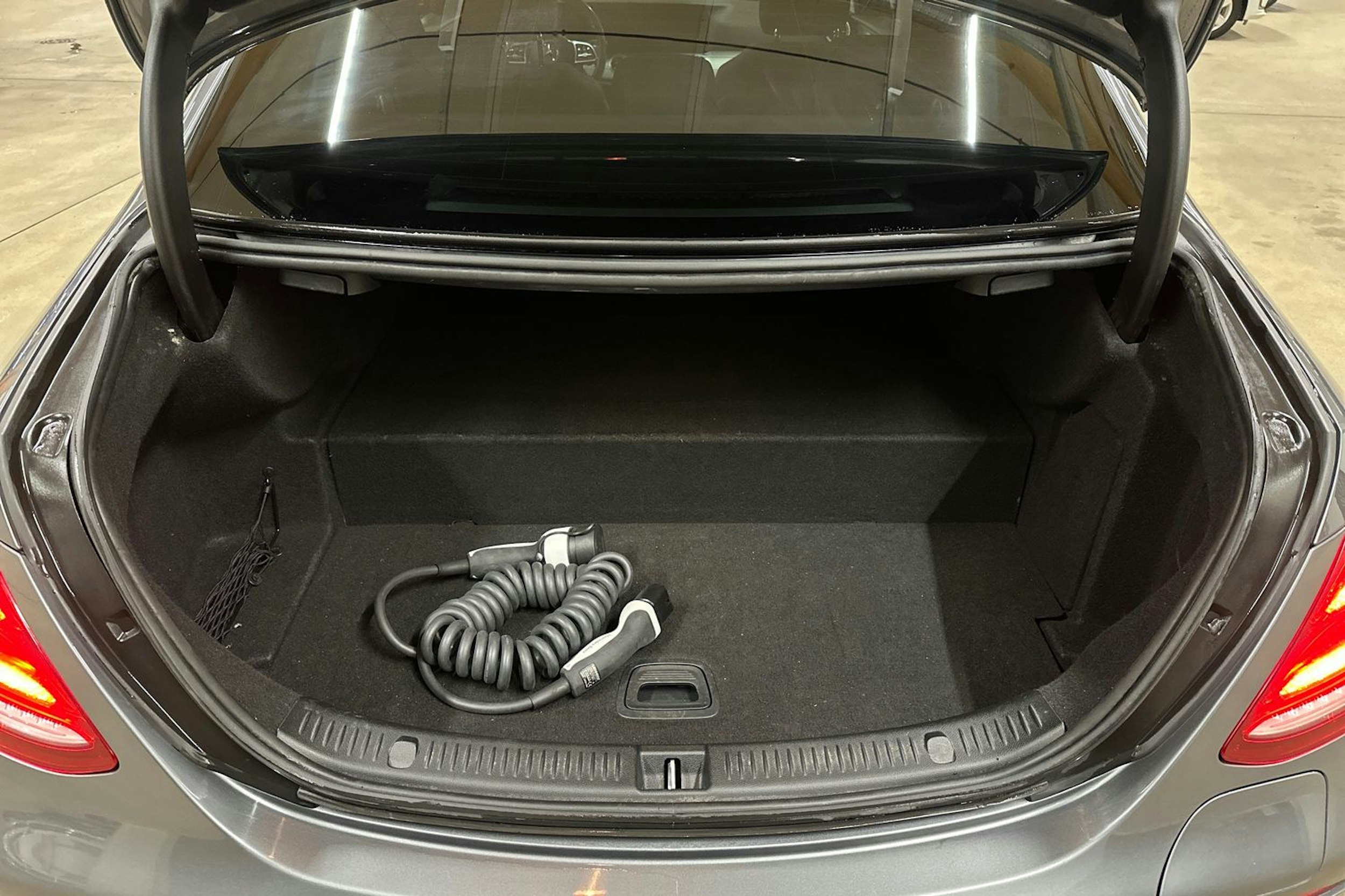 harmaa Mercedes-Benz E 2019 kuva 29.