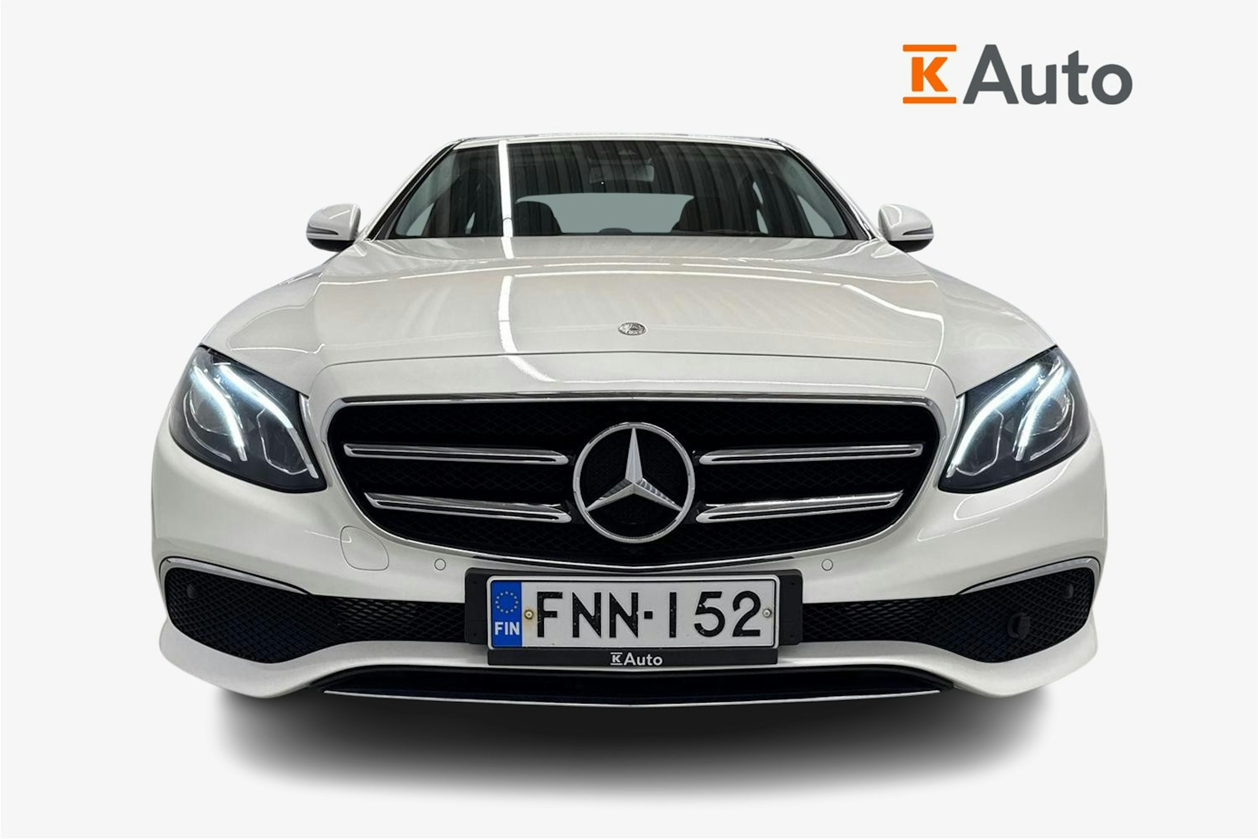 valkoinen Mercedes-Benz E 2019 kuva 5.