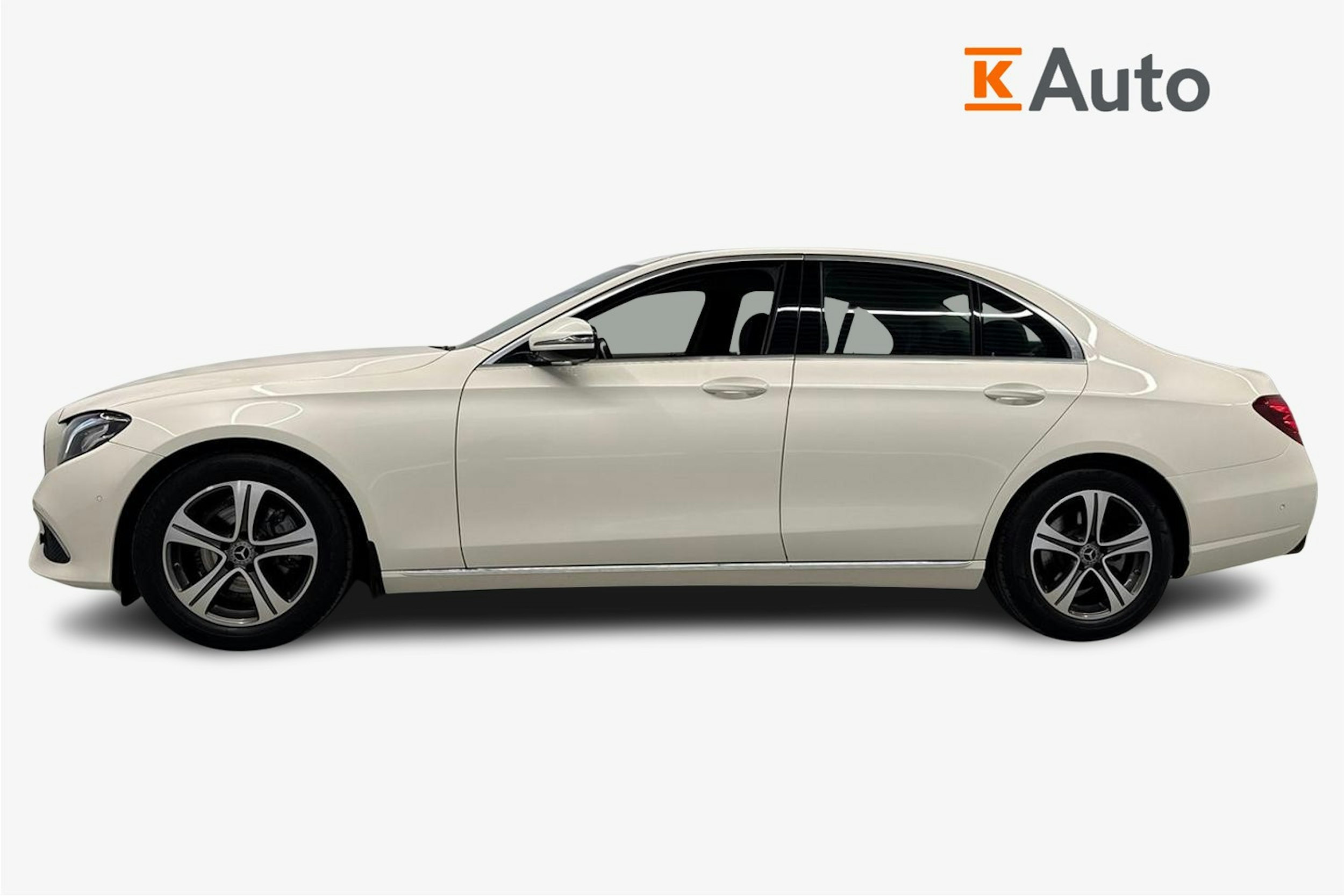 valkoinen Mercedes-Benz E 2019 kuva 6.