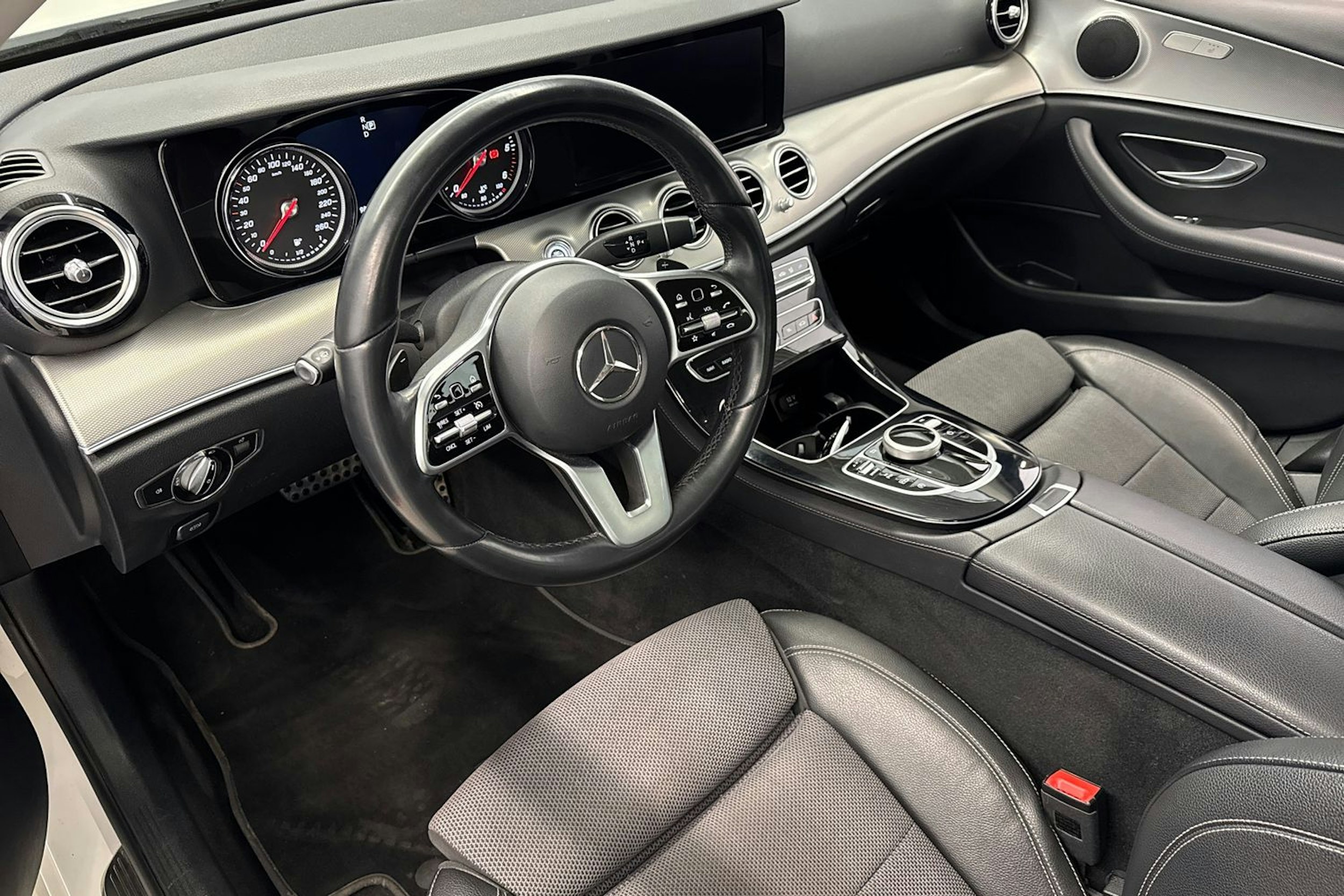 valkoinen Mercedes-Benz E 2019 kuva 7.