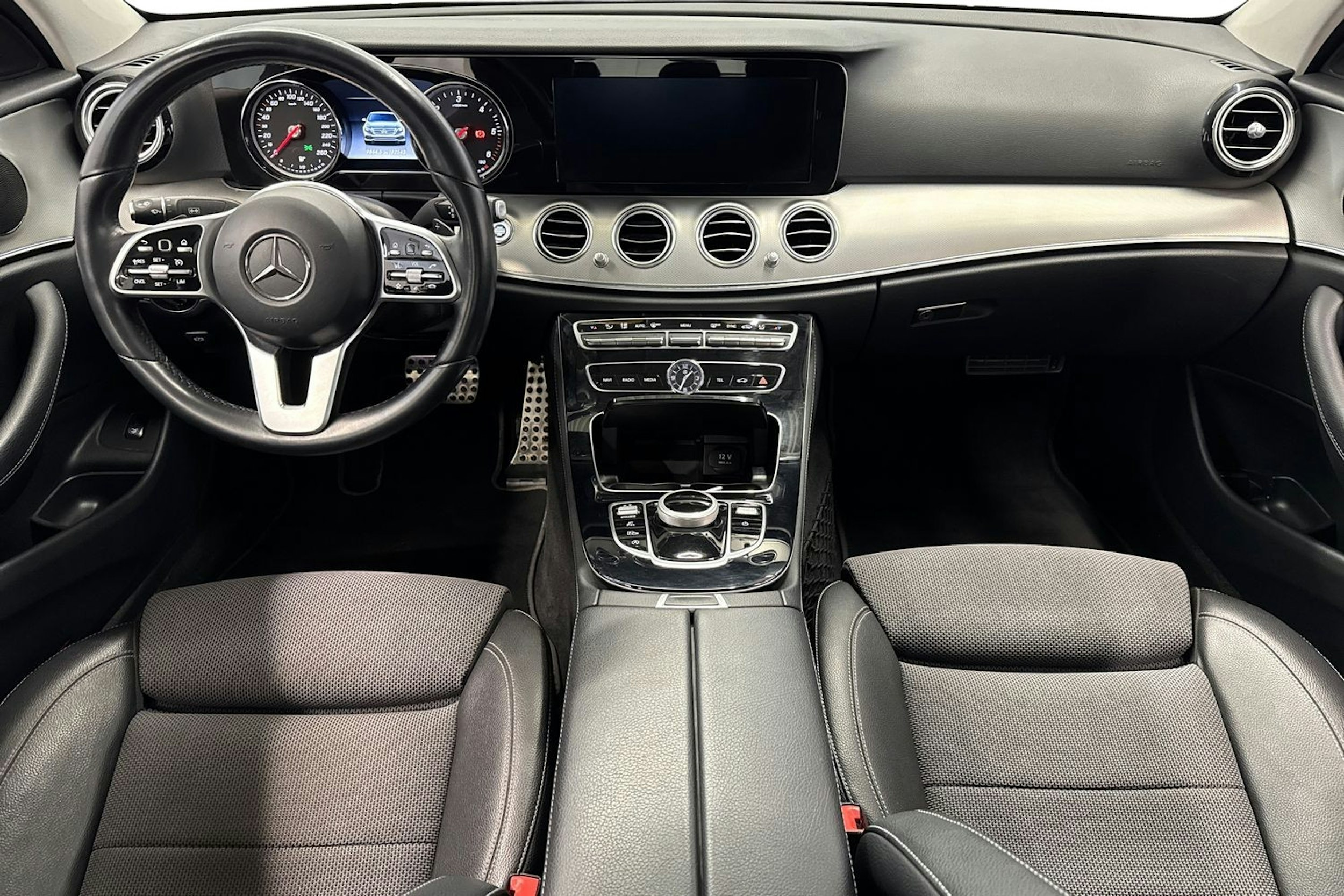 valkoinen Mercedes-Benz E 2019 kuva 9.