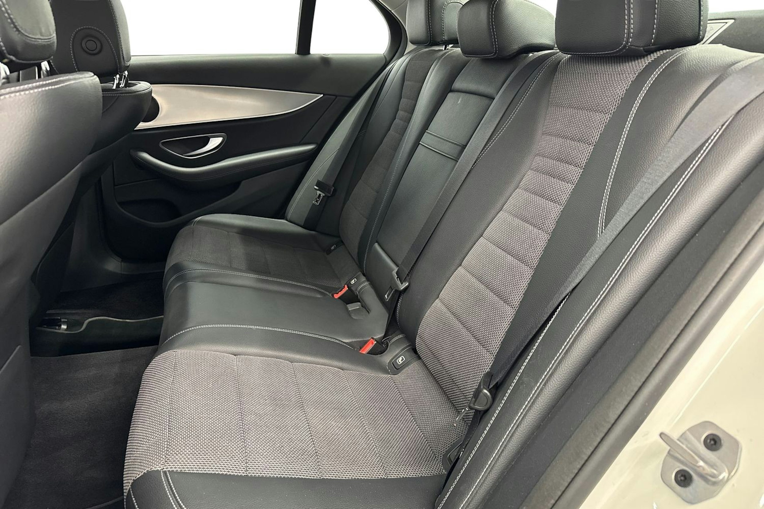 valkoinen Mercedes-Benz E 2019 kuva 10.