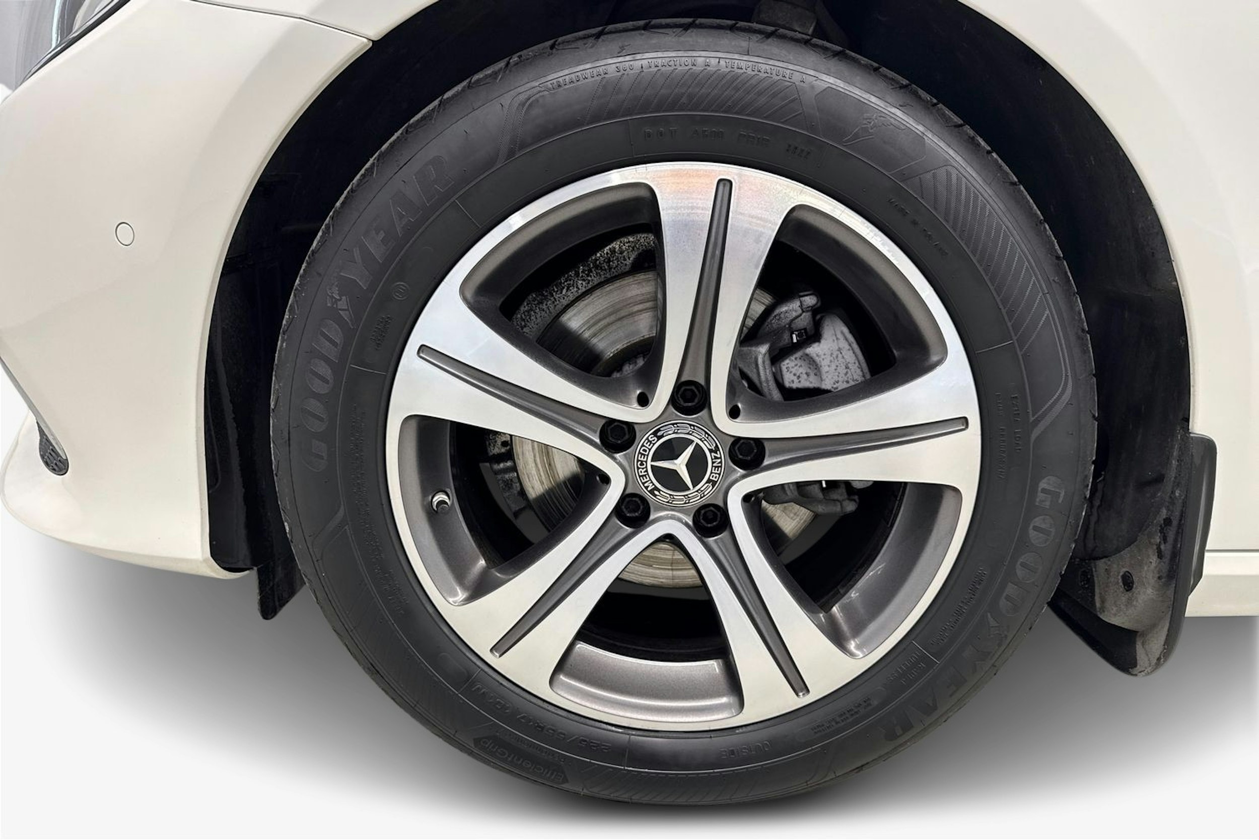 valkoinen Mercedes-Benz E 2019 kuva 11.