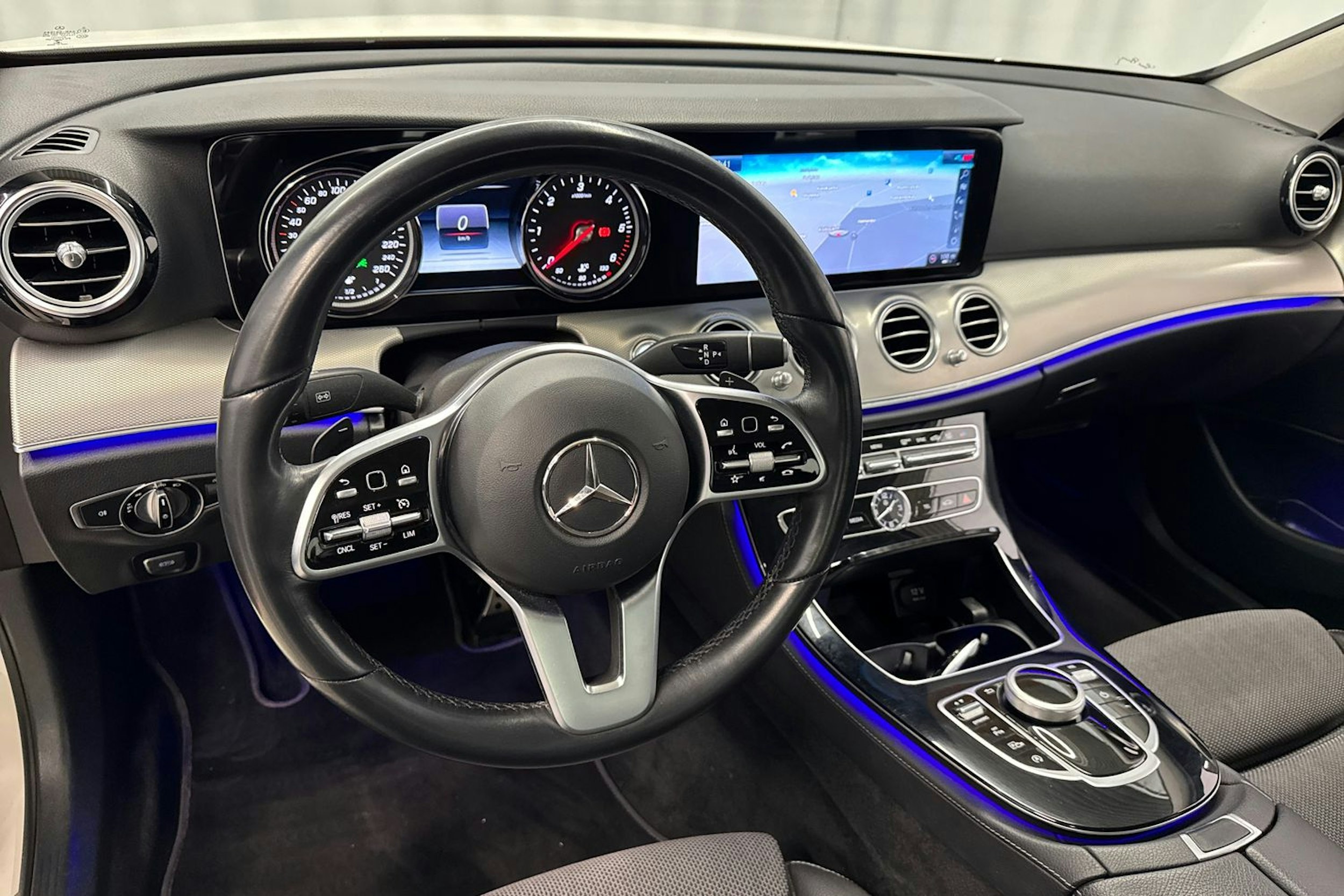valkoinen Mercedes-Benz E 2019 kuva 17.