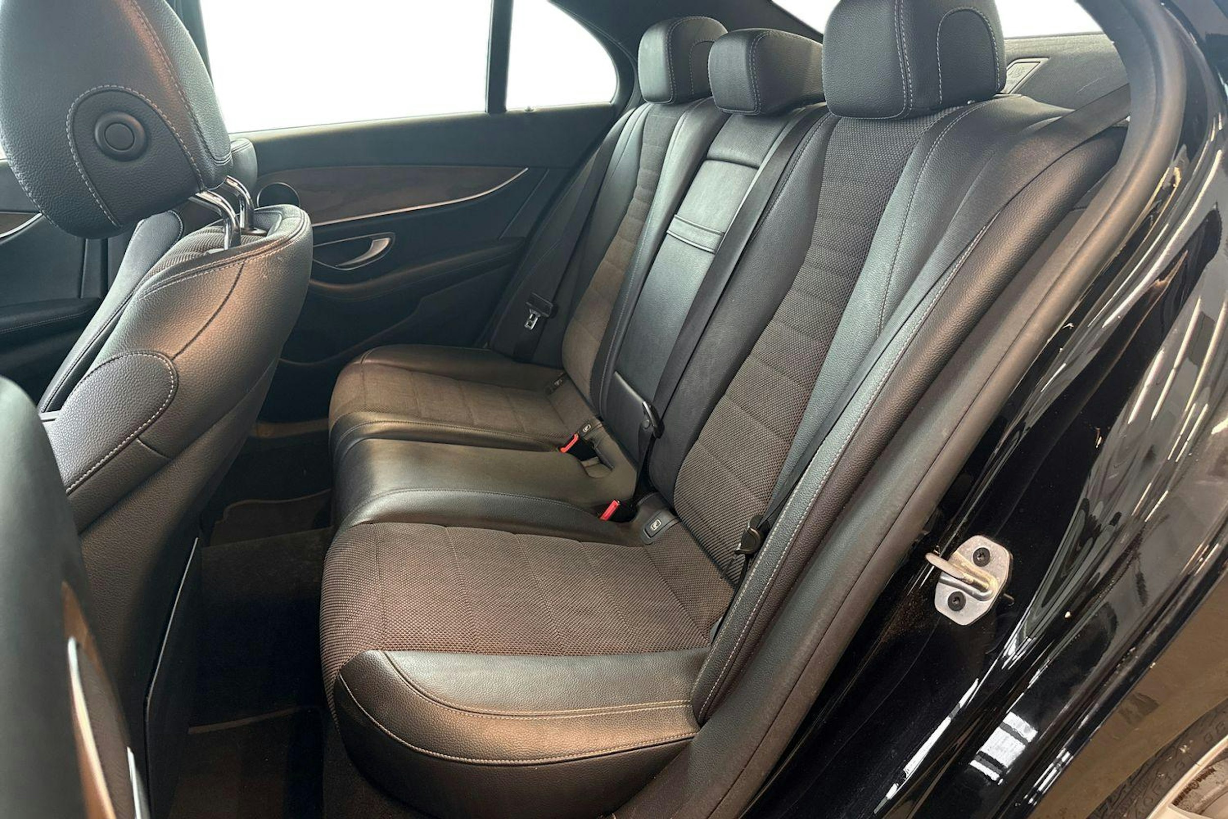 musta Mercedes-Benz E 2019 kuva 8.