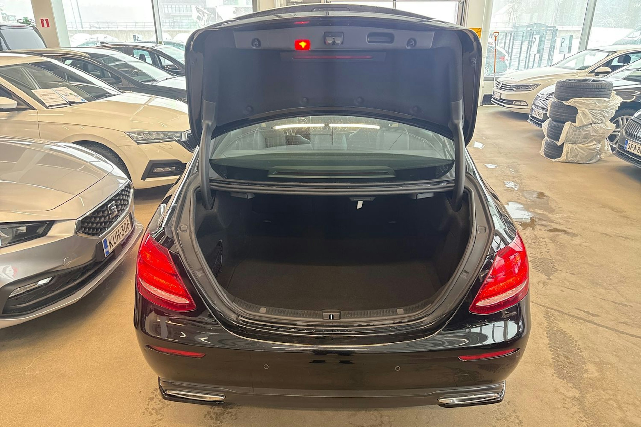 musta Mercedes-Benz E 2019 kuva 12.