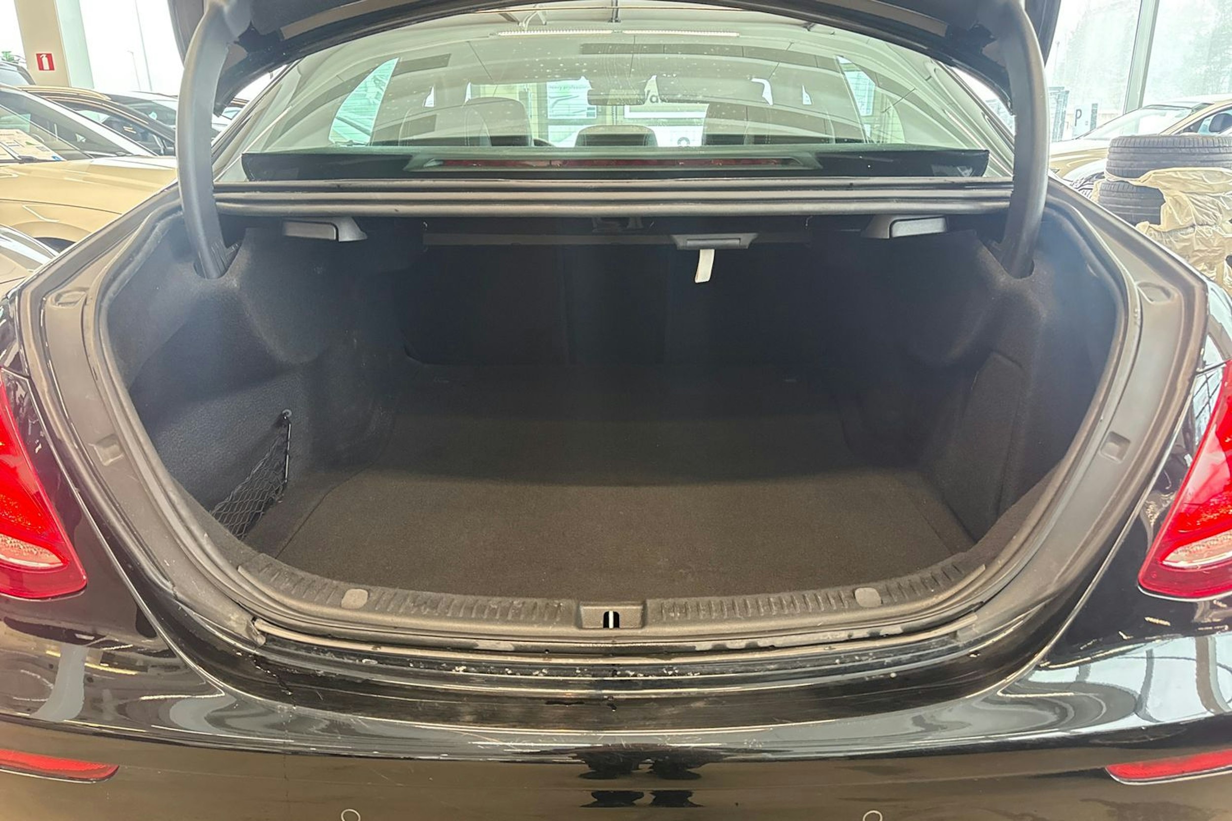 musta Mercedes-Benz E 2019 kuva 13.