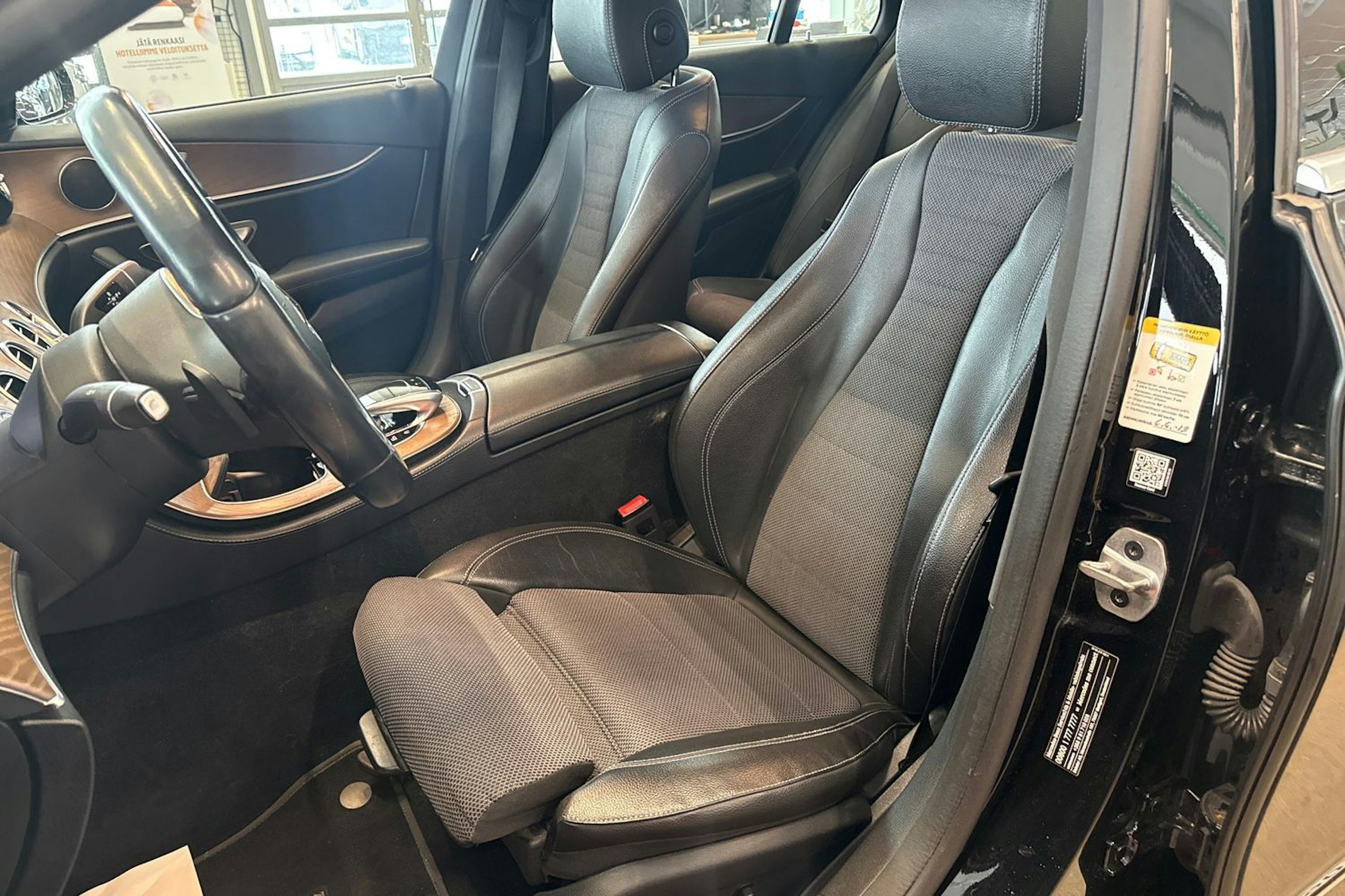 musta Mercedes-Benz E 2019 kuva 14.