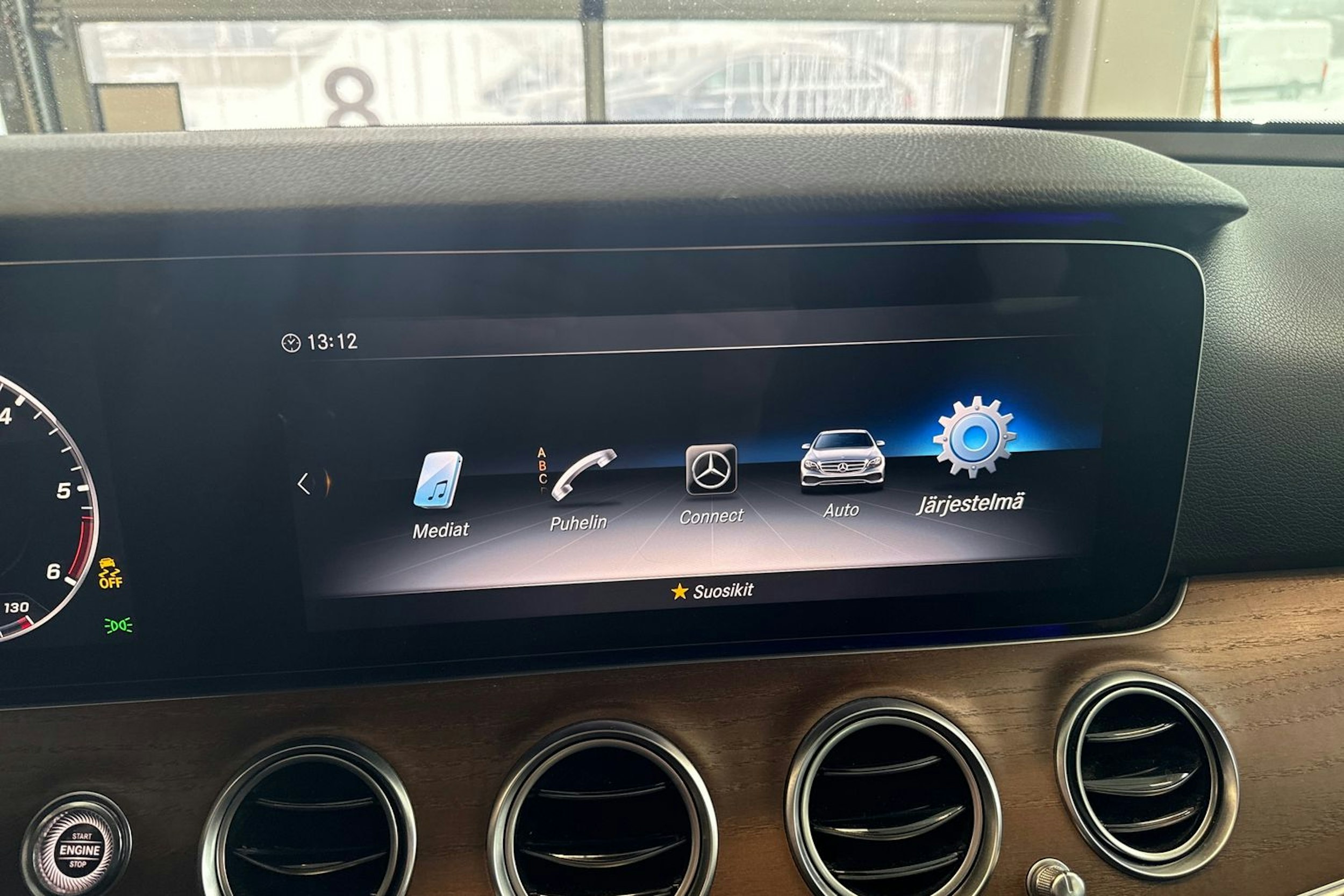 musta Mercedes-Benz E 2019 kuva 22.