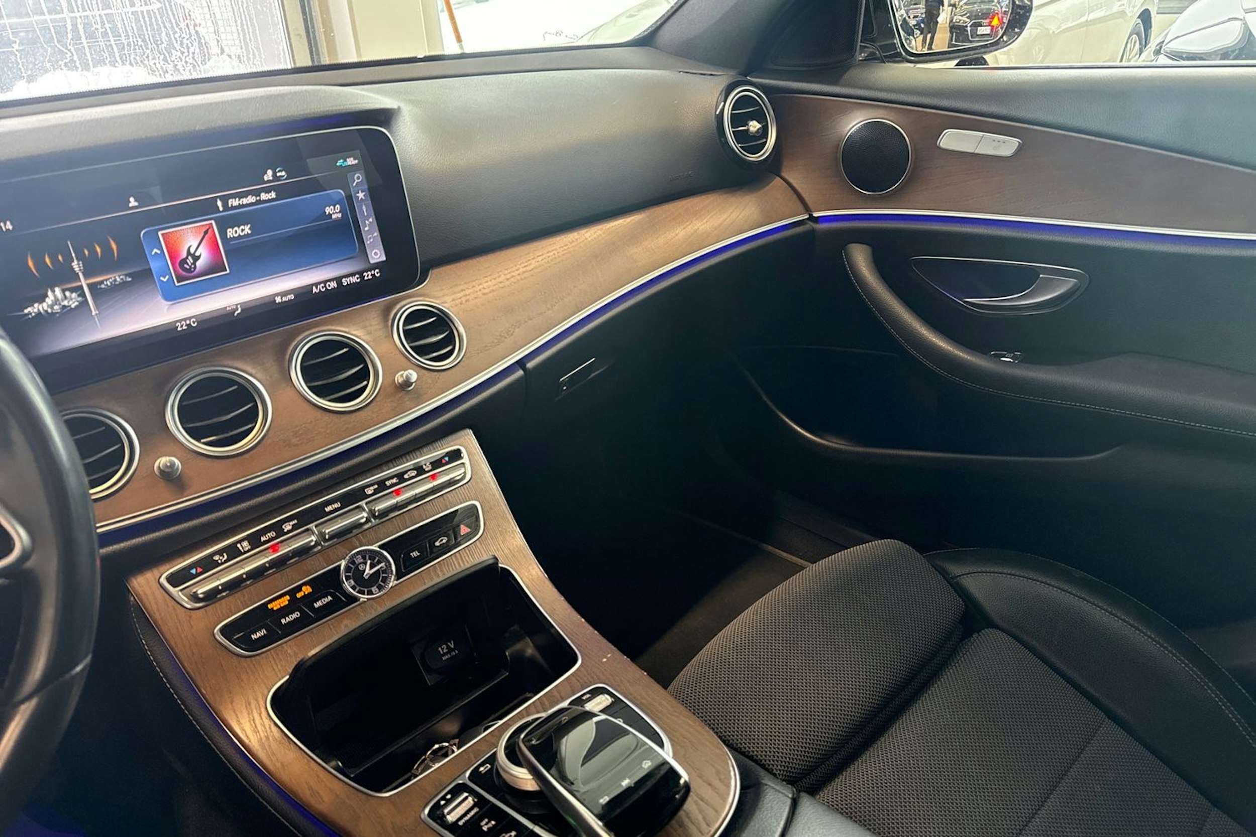 musta Mercedes-Benz E 2019 kuva 29.