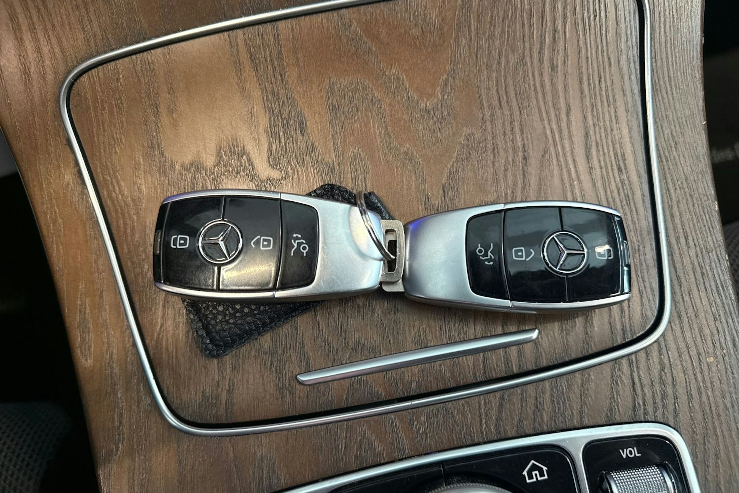 musta Mercedes-Benz E 2019 kuva 30.