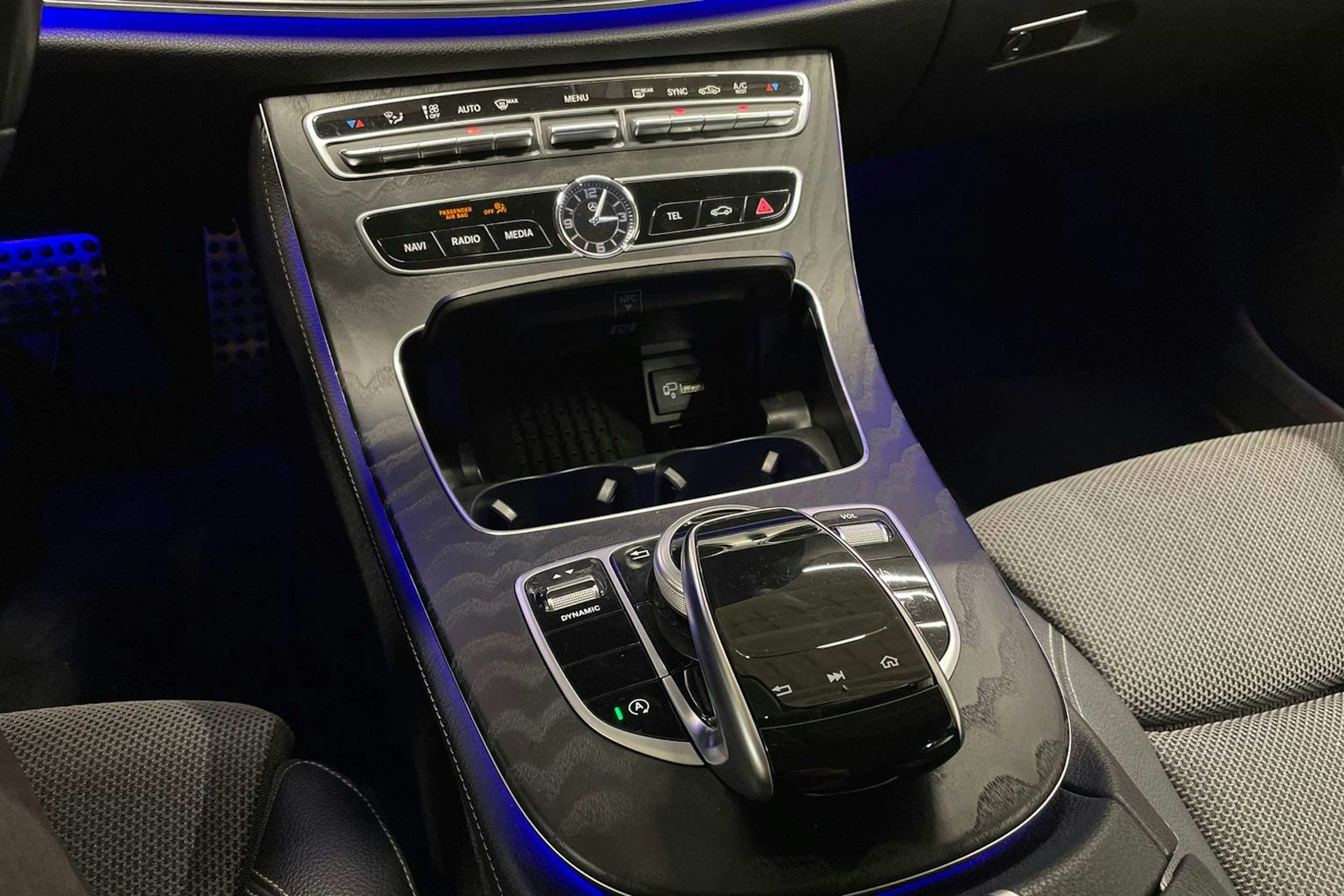 musta Mercedes-Benz E 2019 kuva 23.