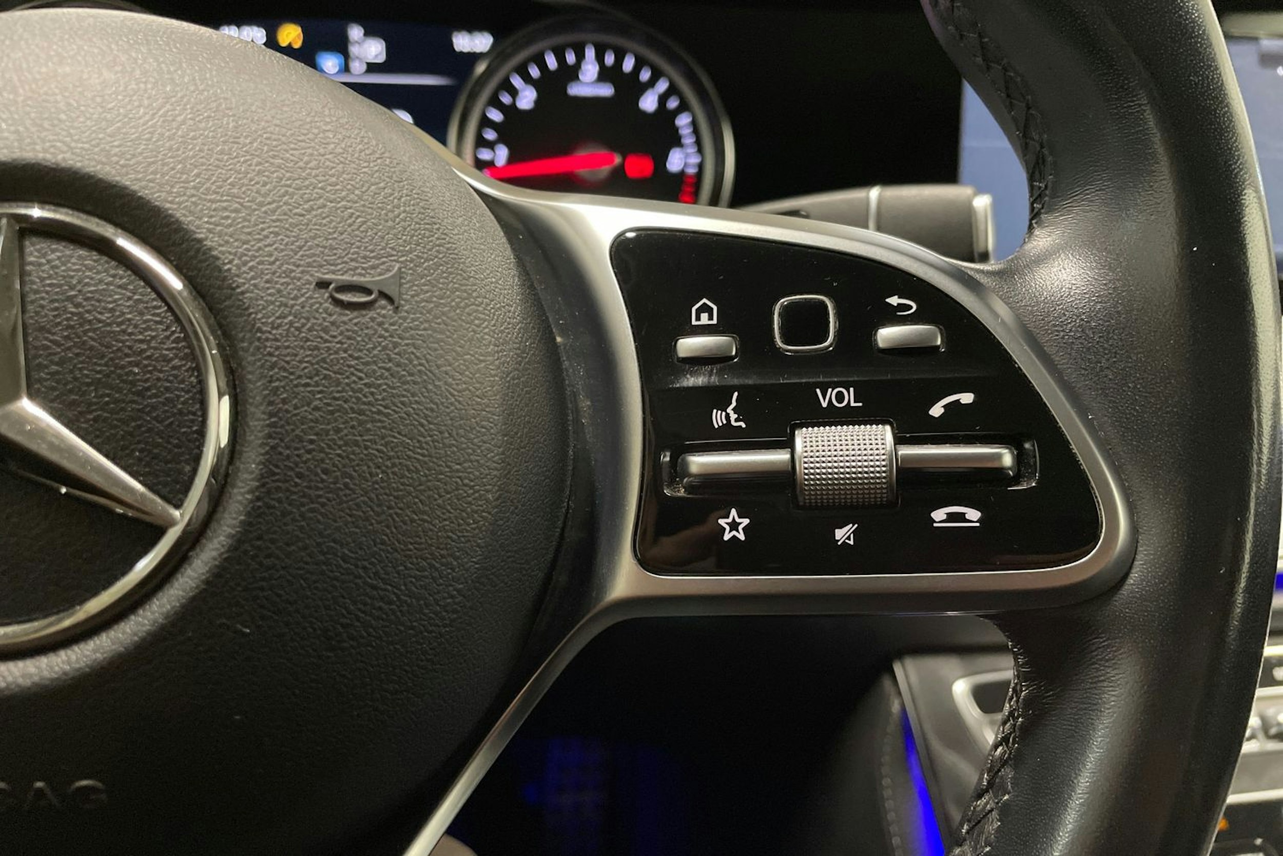 musta Mercedes-Benz E 2019 kuva 27.