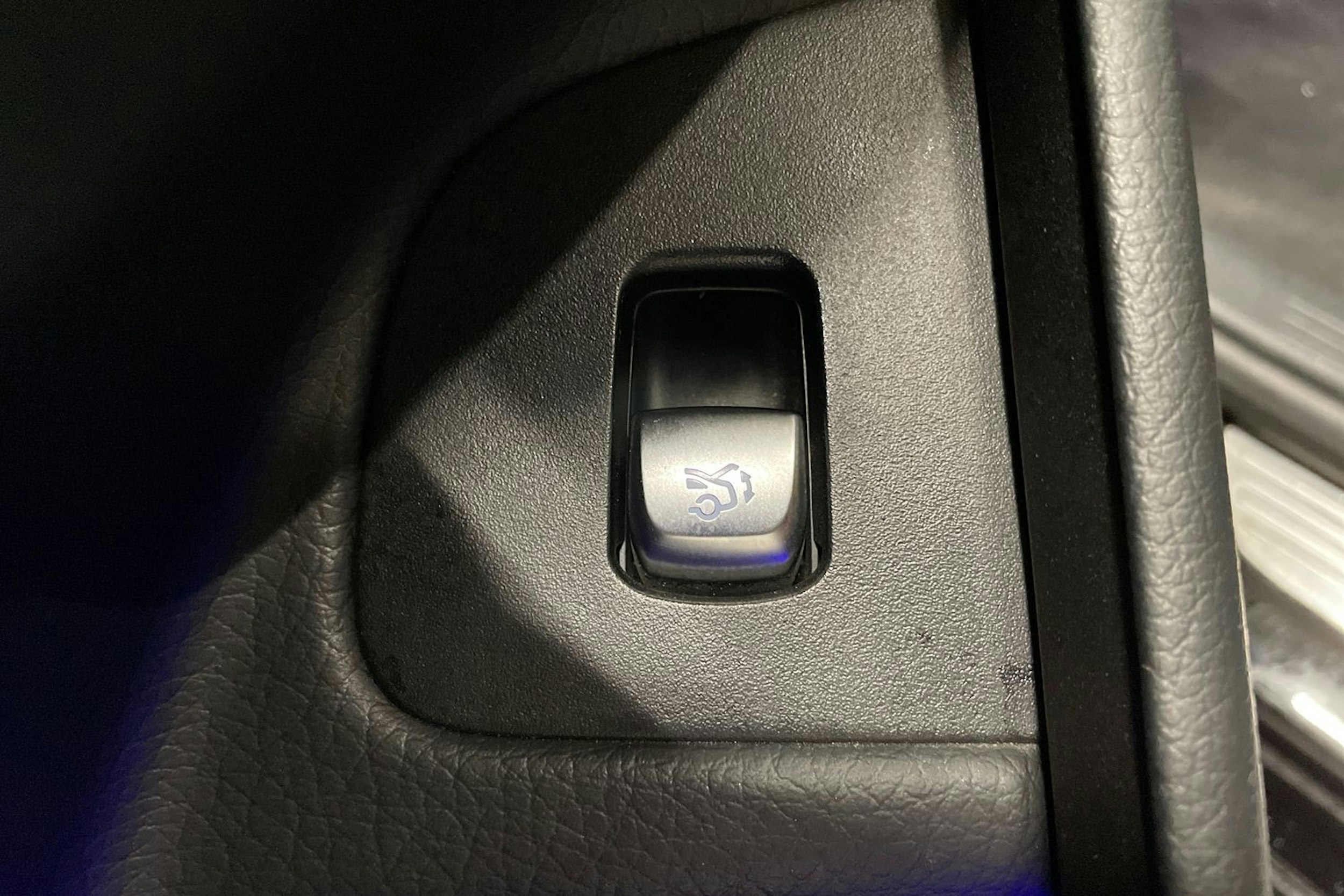 musta Mercedes-Benz E 2019 kuva 28.