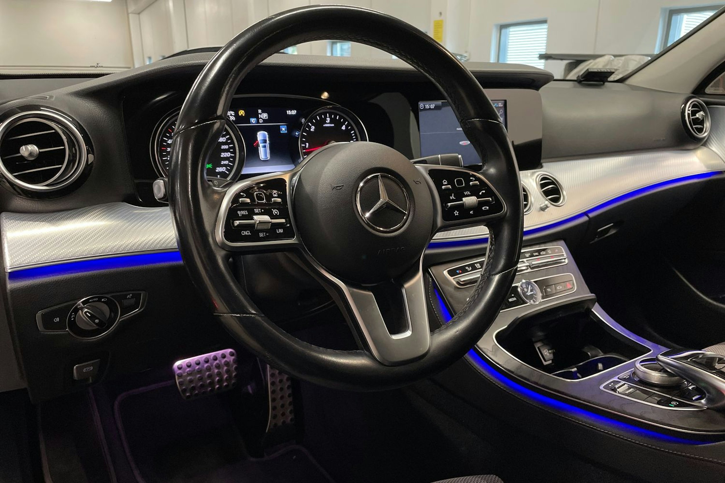 musta Mercedes-Benz E 2019 kuva 30.