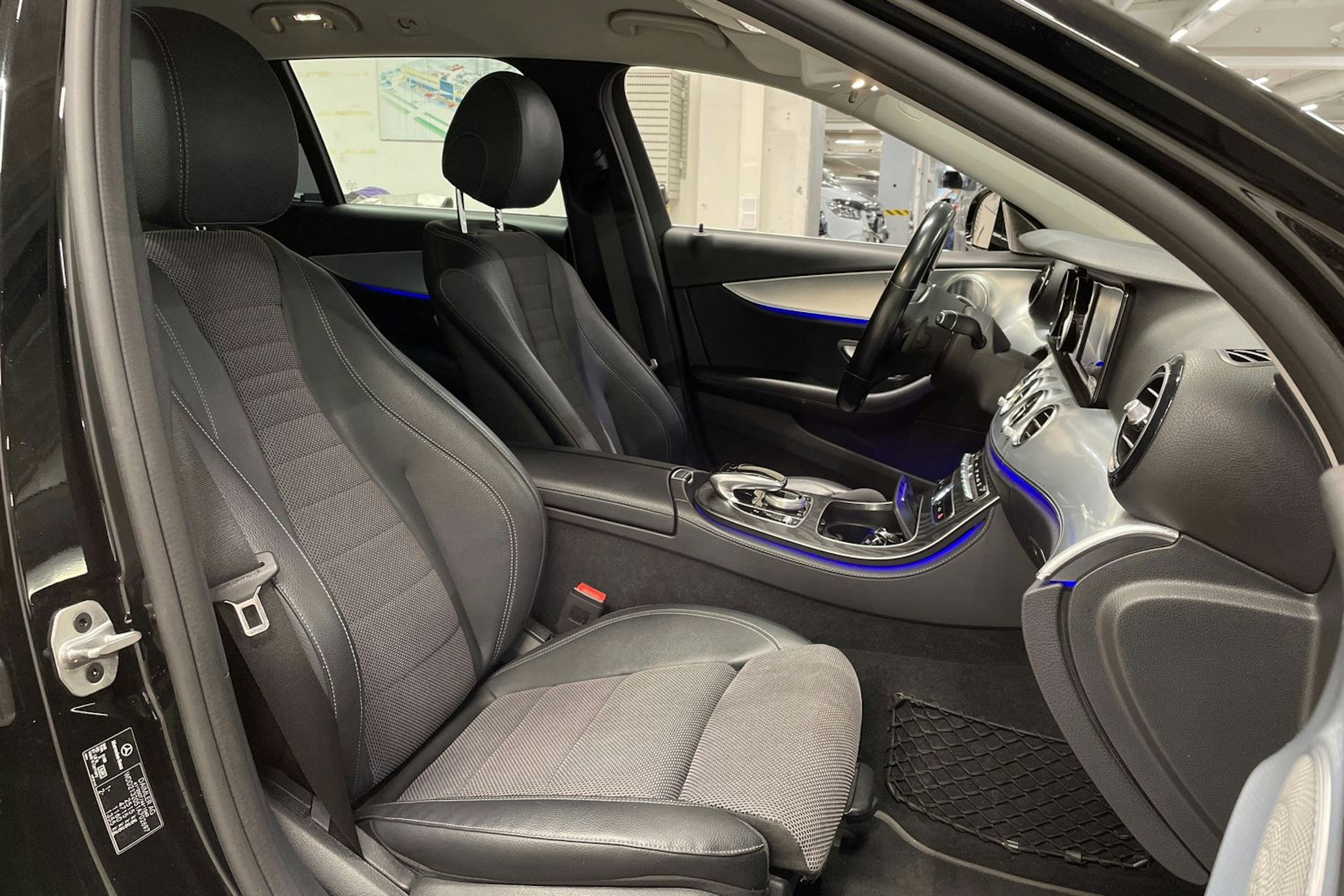 musta Mercedes-Benz E 2019 kuva 31.