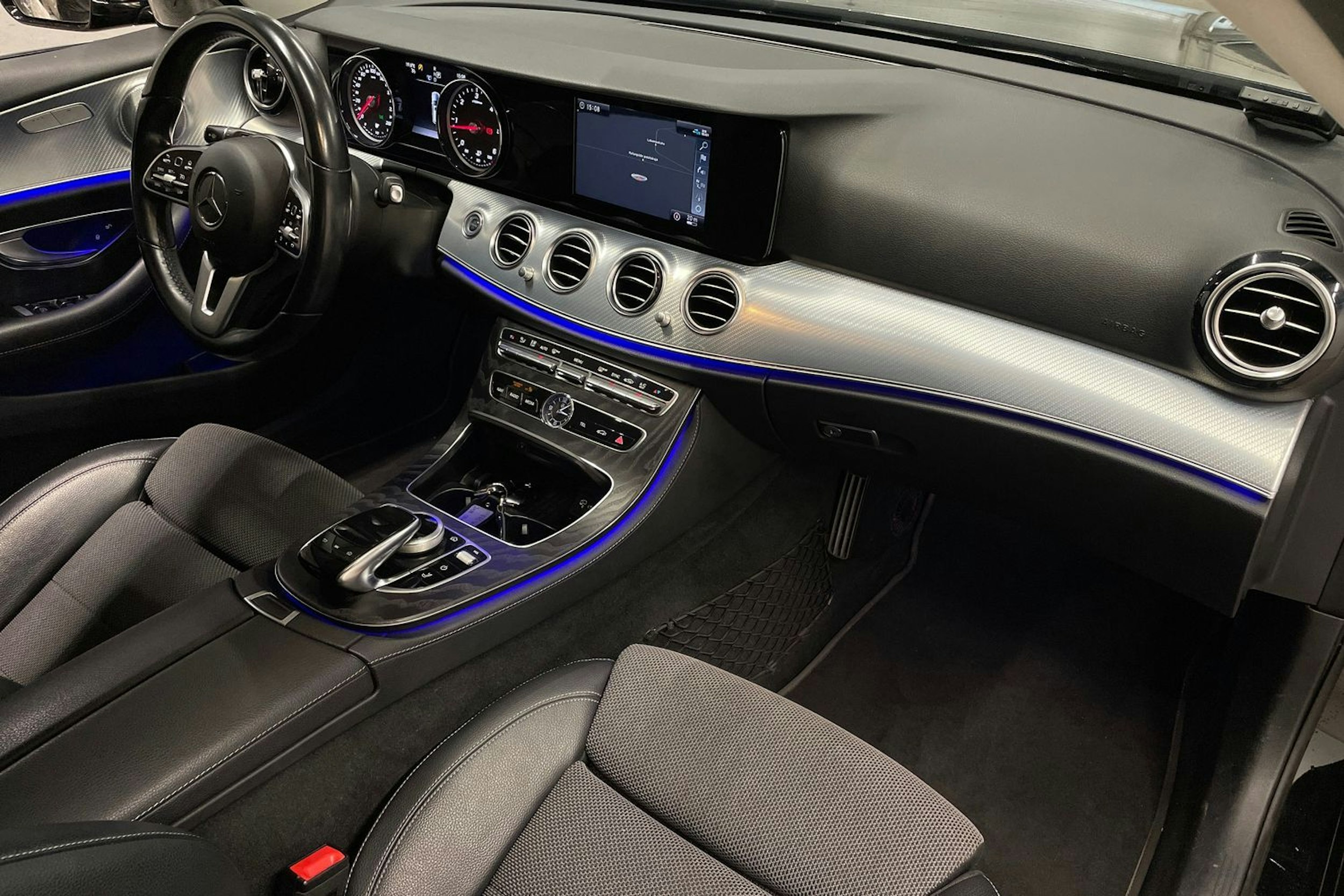 musta Mercedes-Benz E 2019 kuva 32.