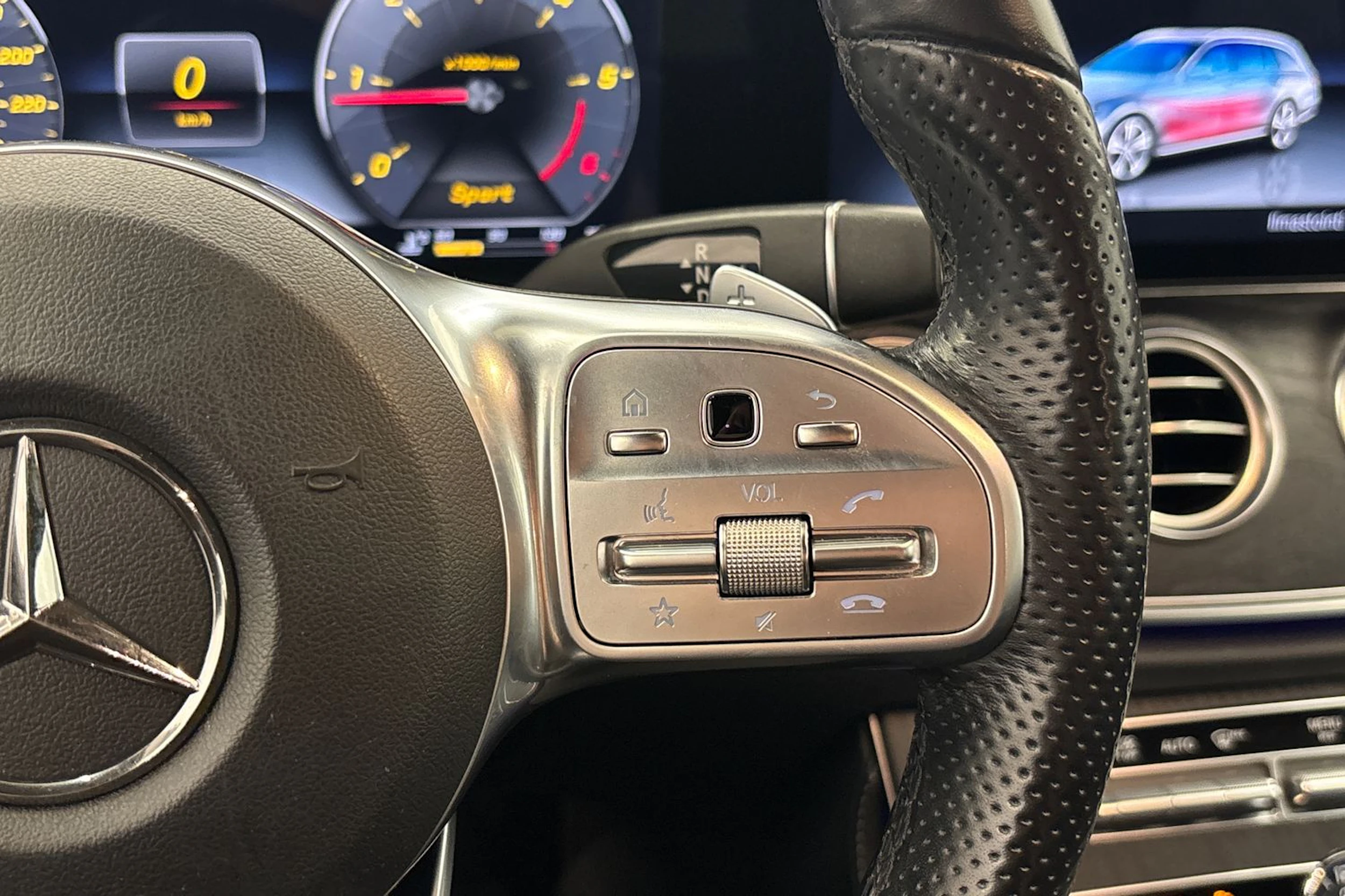 musta Mercedes-Benz E 2019 kuva 12.