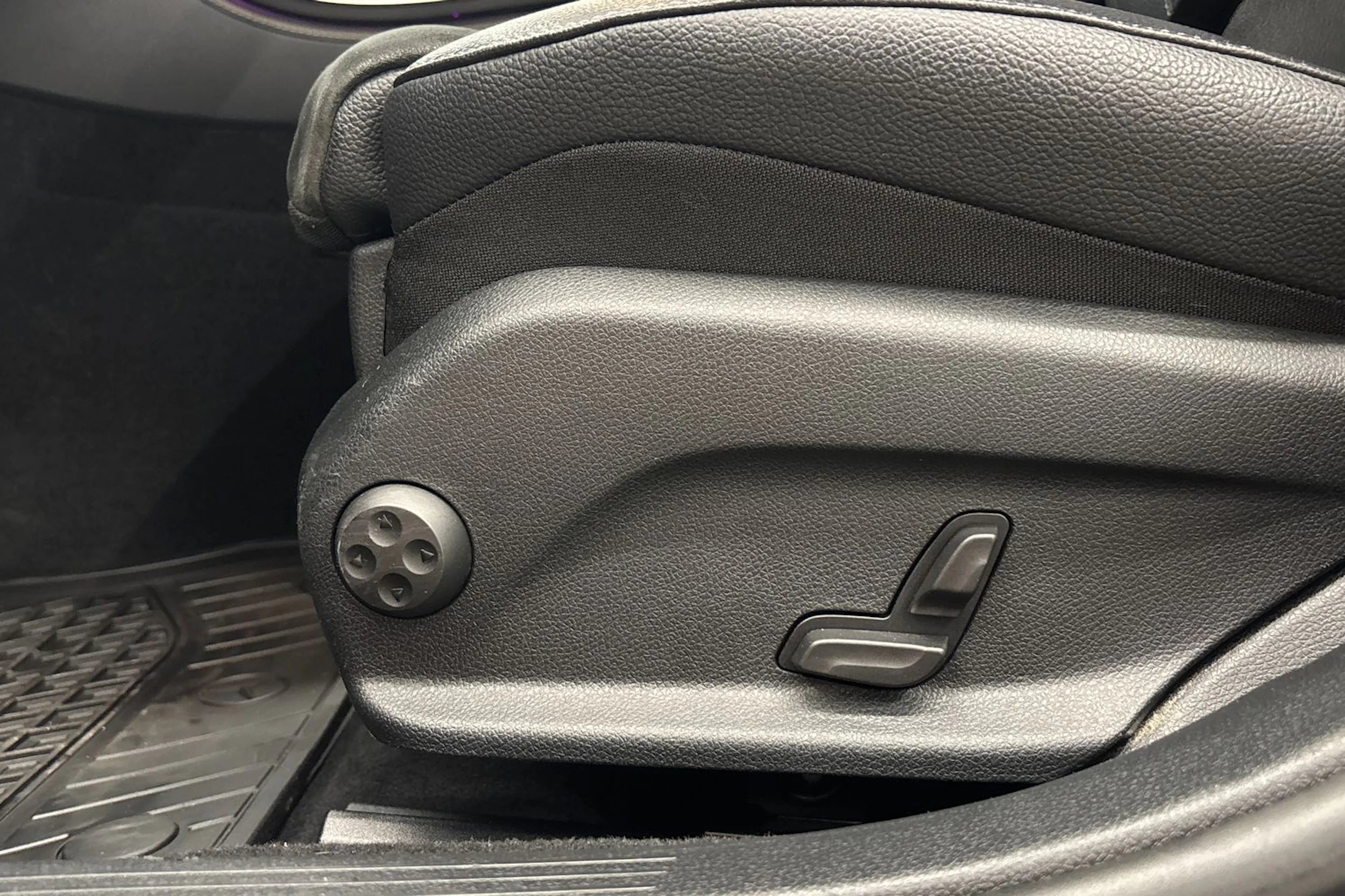 musta Mercedes-Benz E 2019 kuva 23.