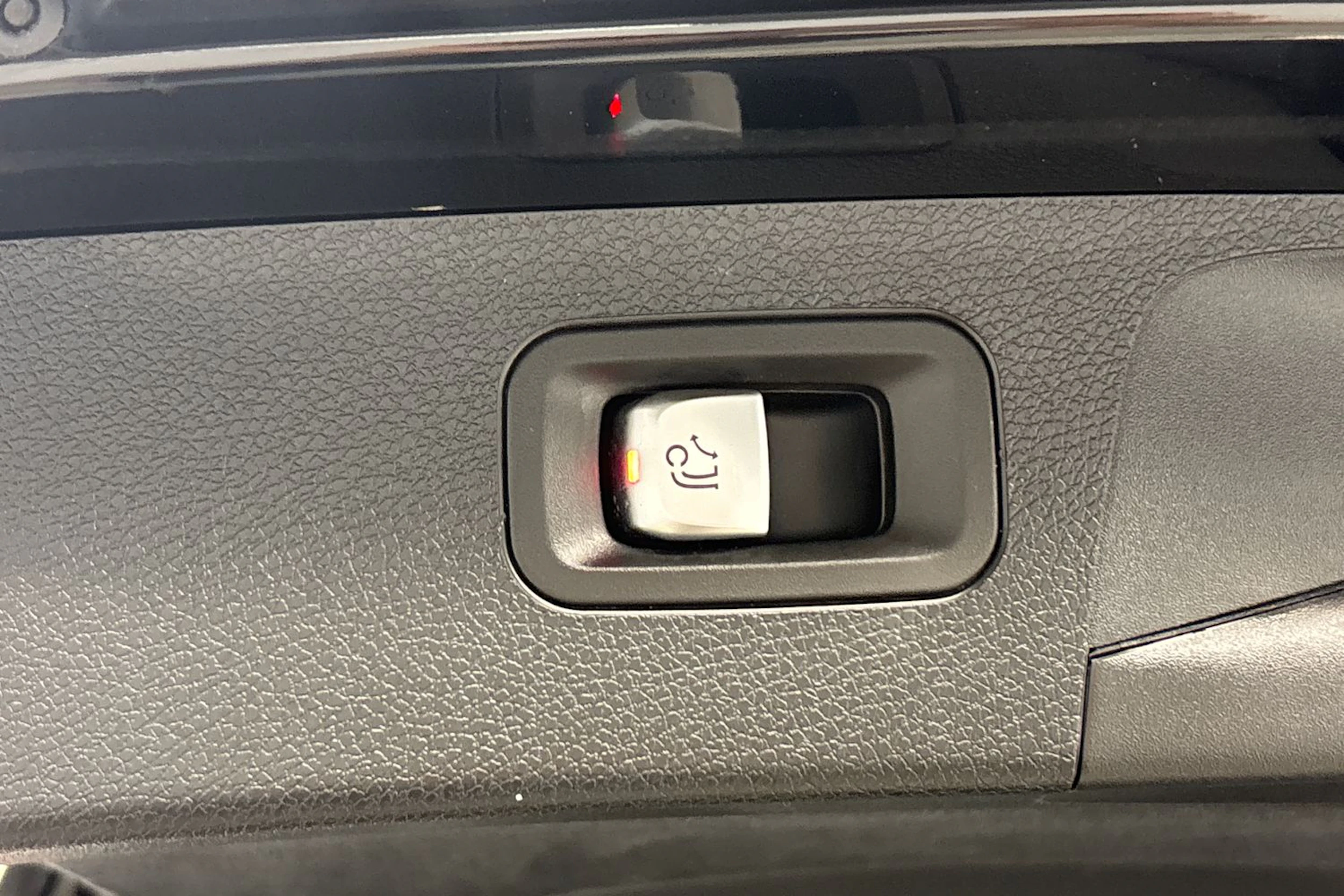 musta Mercedes-Benz E 2019 kuva 26.