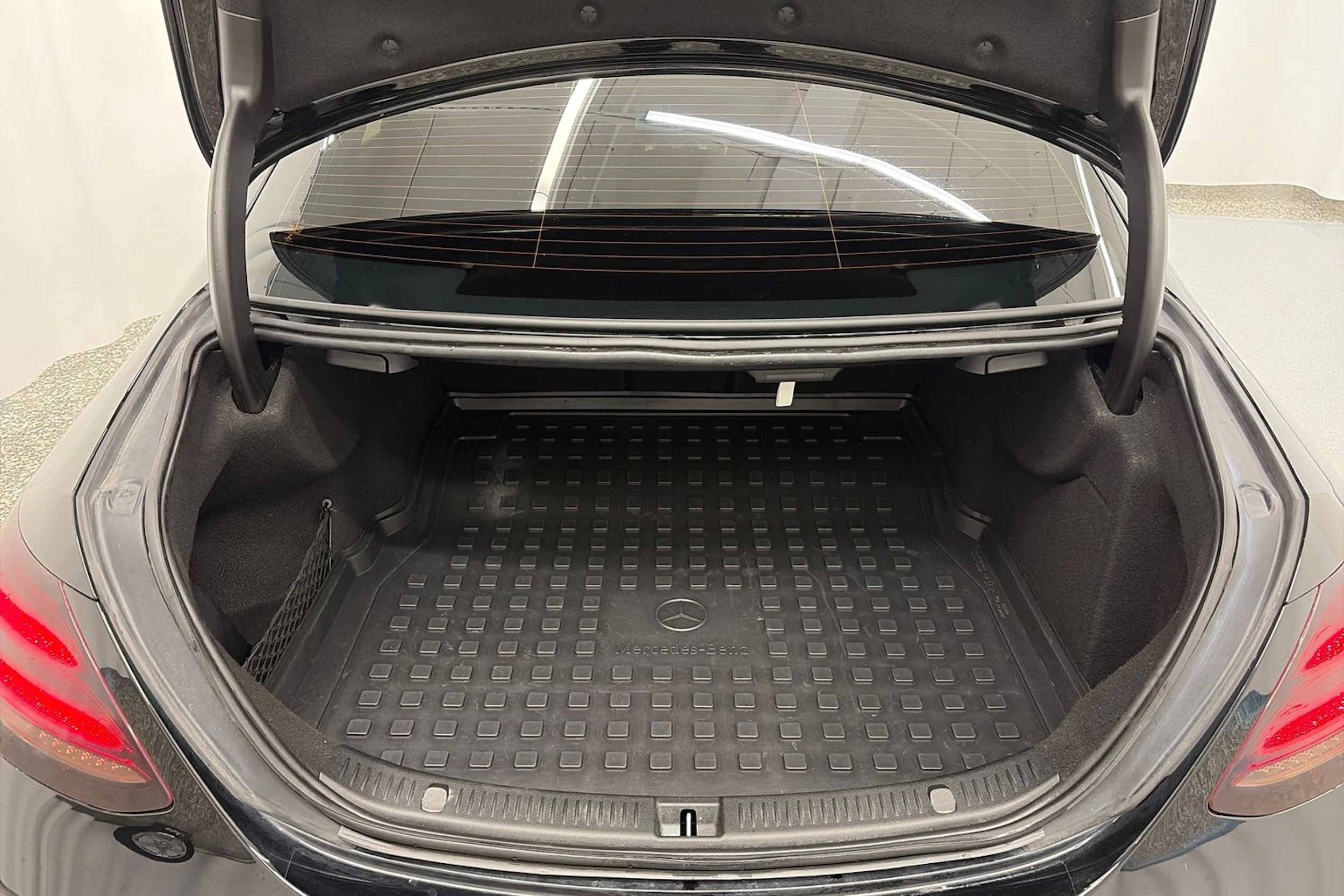 musta Mercedes-Benz E 2019 kuva 11.