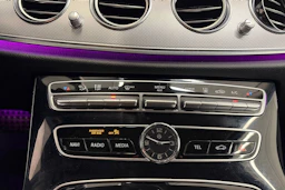 musta Mercedes-Benz E 2019 kuva 23.