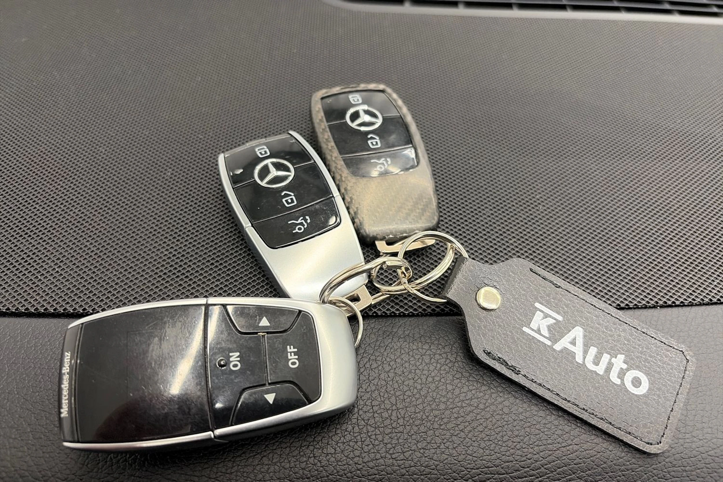 musta Mercedes-Benz E 2019 kuva 26.