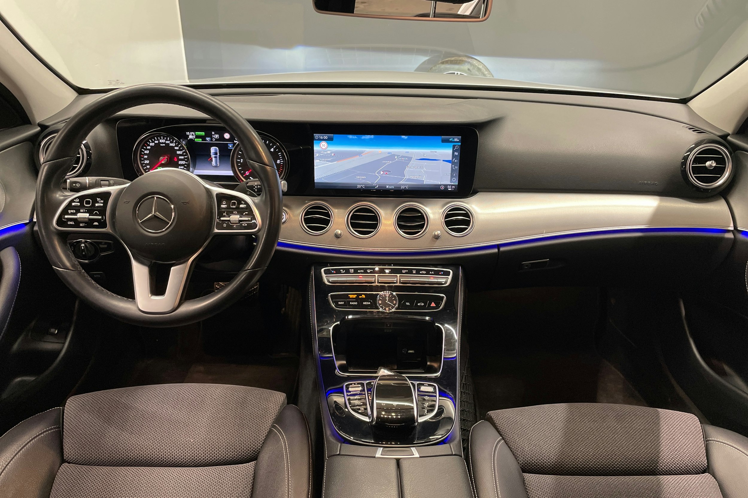 Harmaa Mercedes-Benz E 2019 kuva 7.