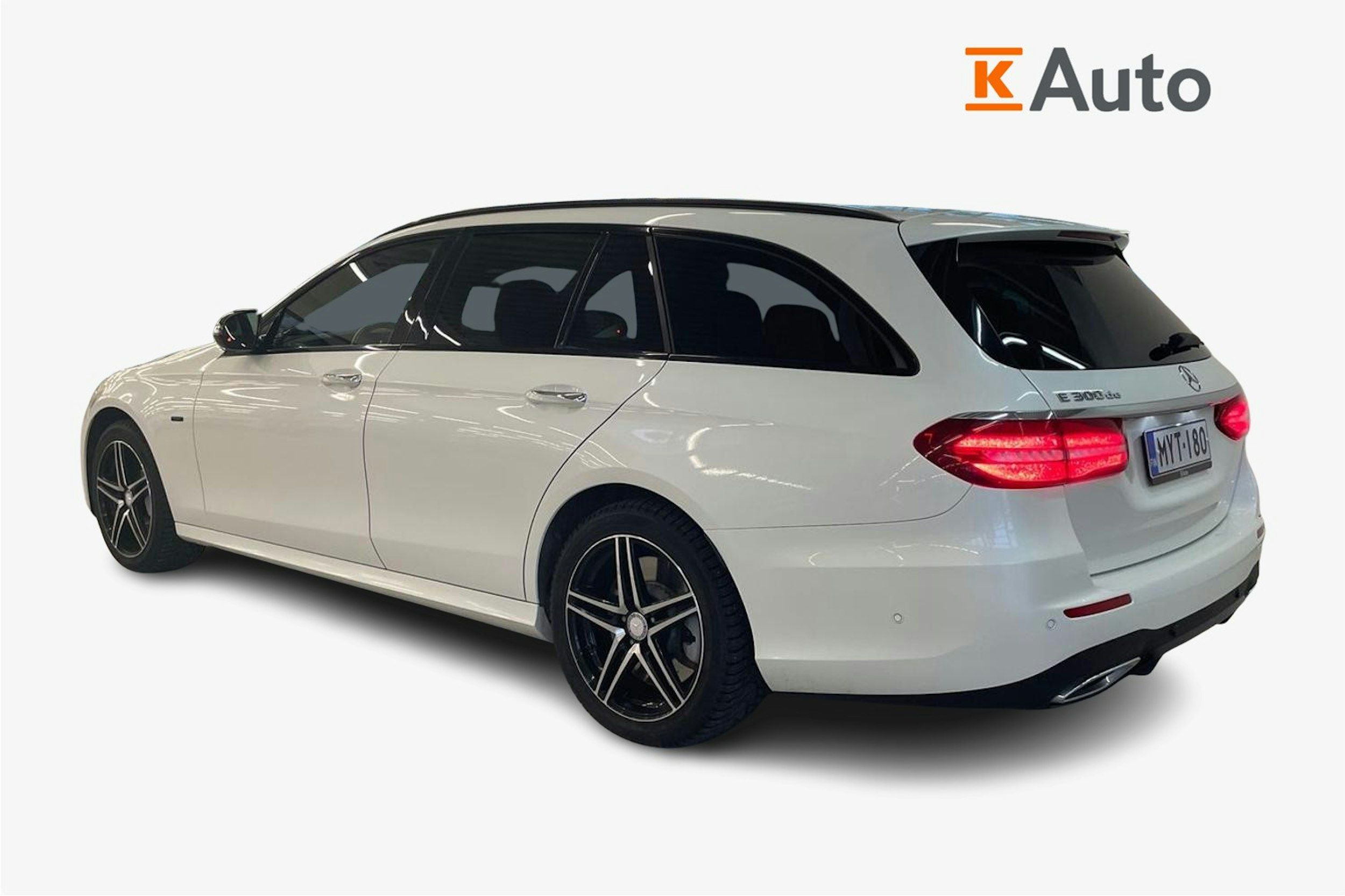 valkoinen Mercedes-Benz E 2019 kuva 2.