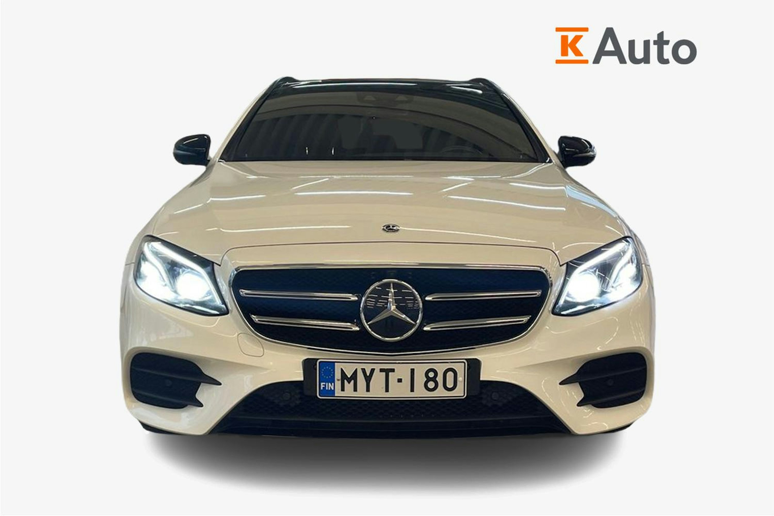 valkoinen Mercedes-Benz E 2019 kuva 5.