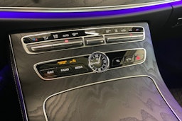 valkoinen Mercedes-Benz E 2019 kuva 22.