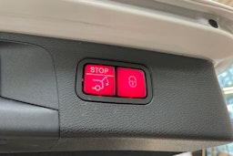 valkoinen Mercedes-Benz E 2019 kuva 26.