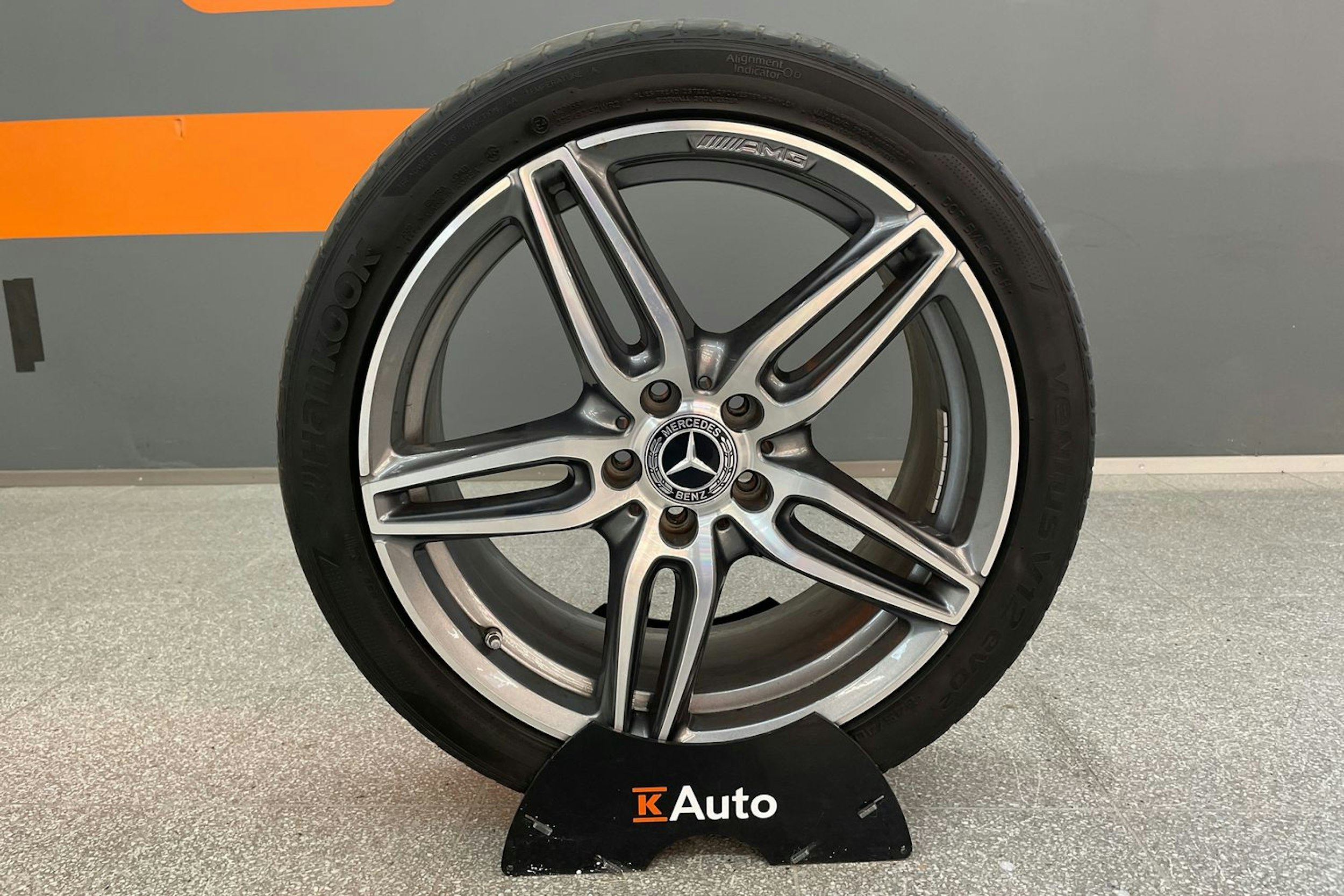 valkoinen Mercedes-Benz E 2019 kuva 27.