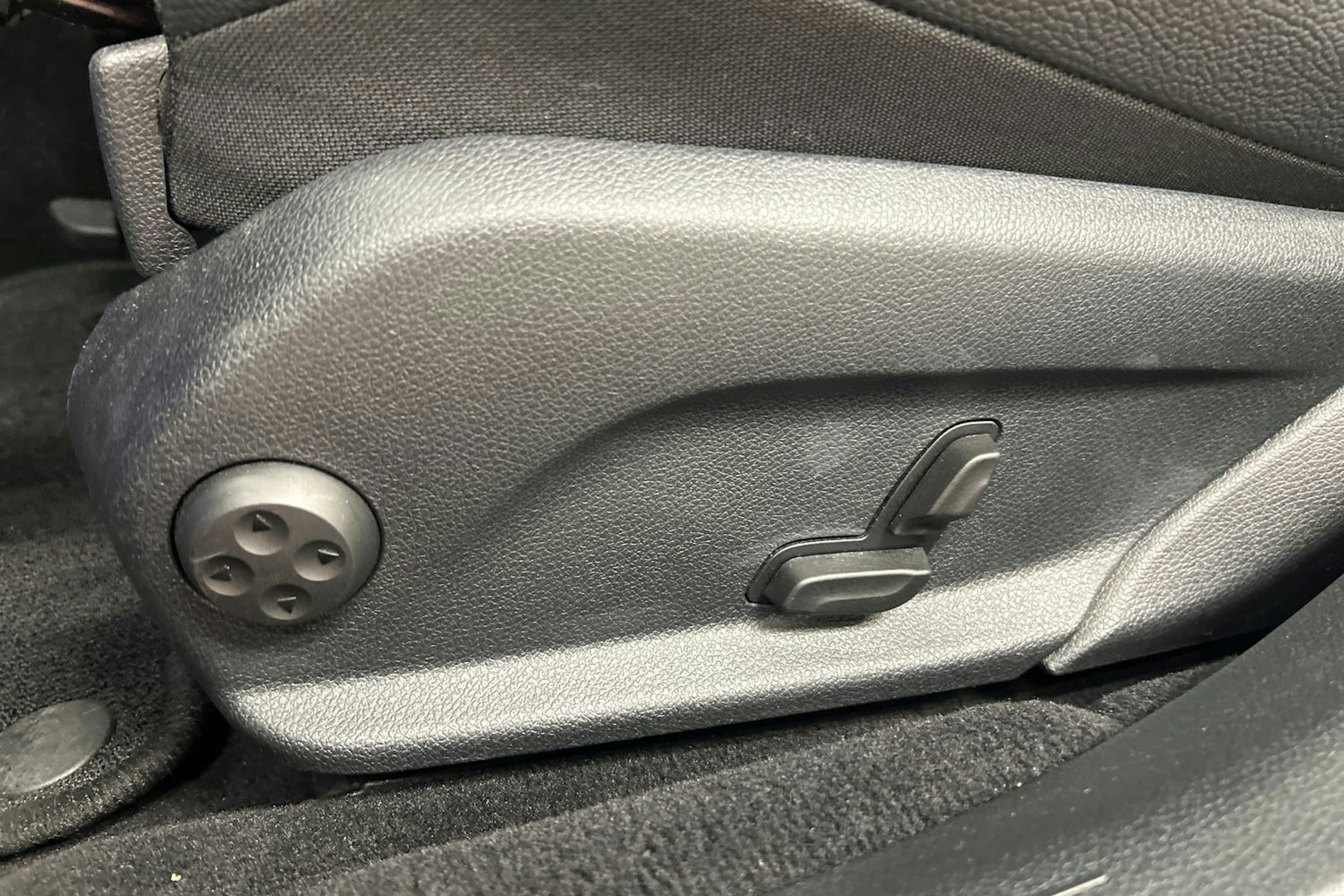 hopea Mercedes-Benz E 2019 kuva 16.