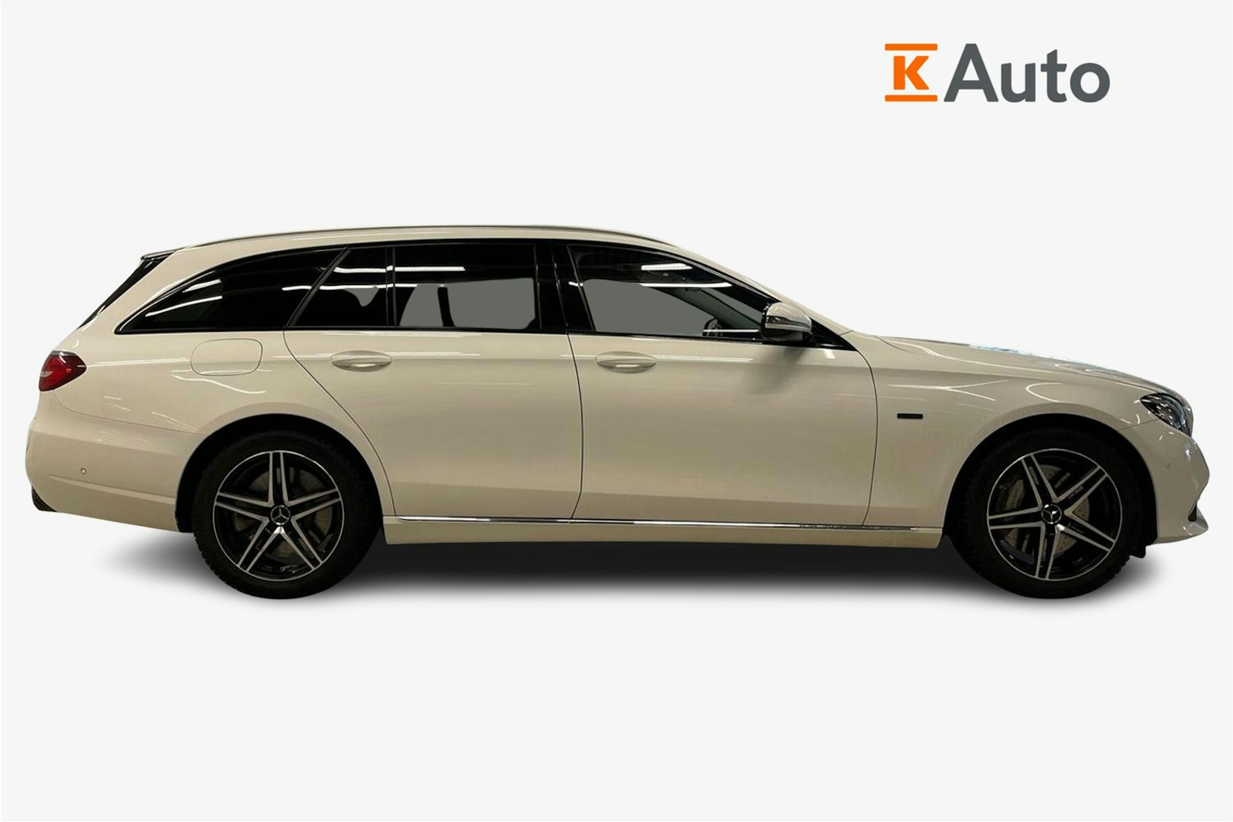 Valkoinen Mercedes-Benz E 2019 kuva 6.