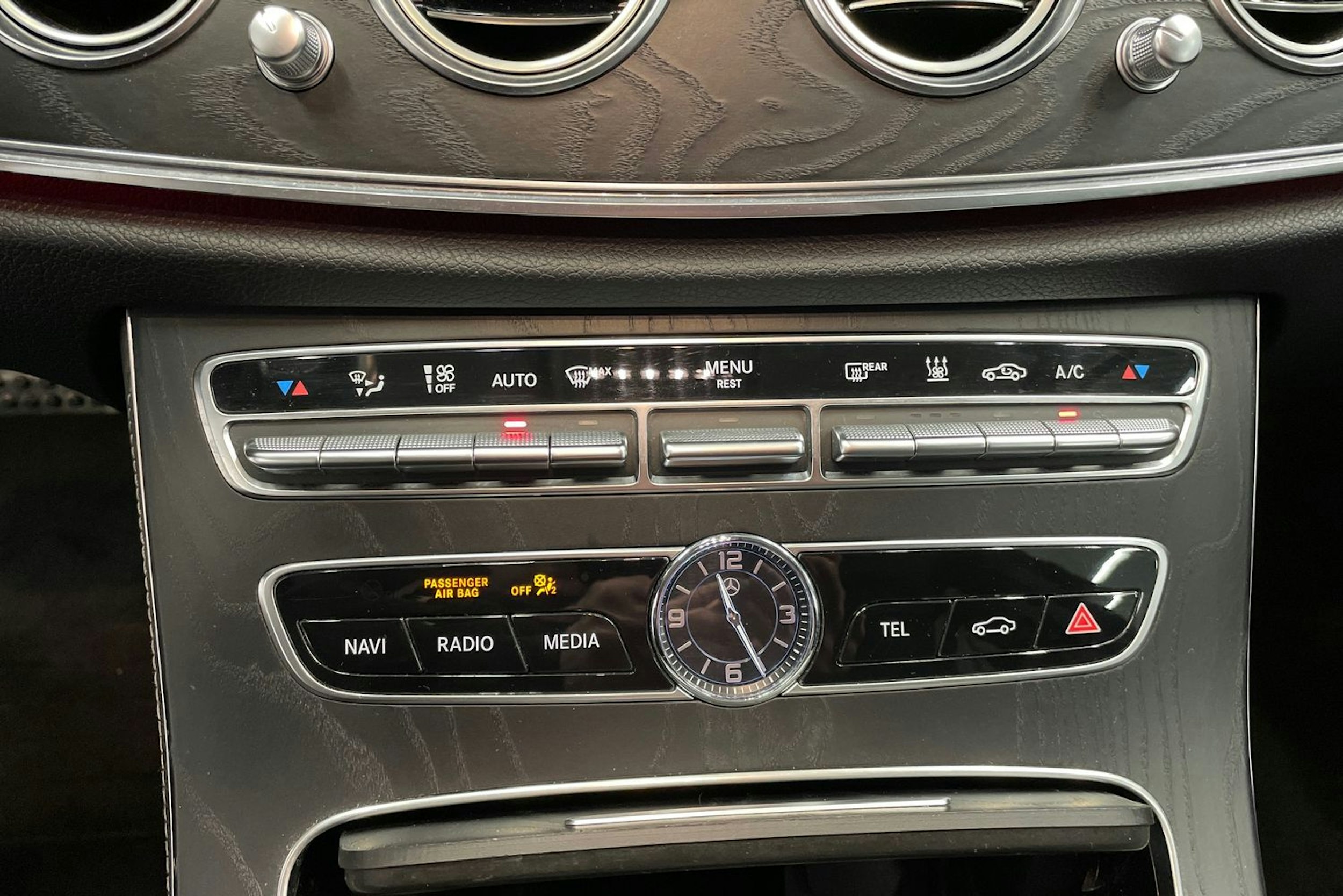 Valkoinen Mercedes-Benz E 2019 kuva 17.